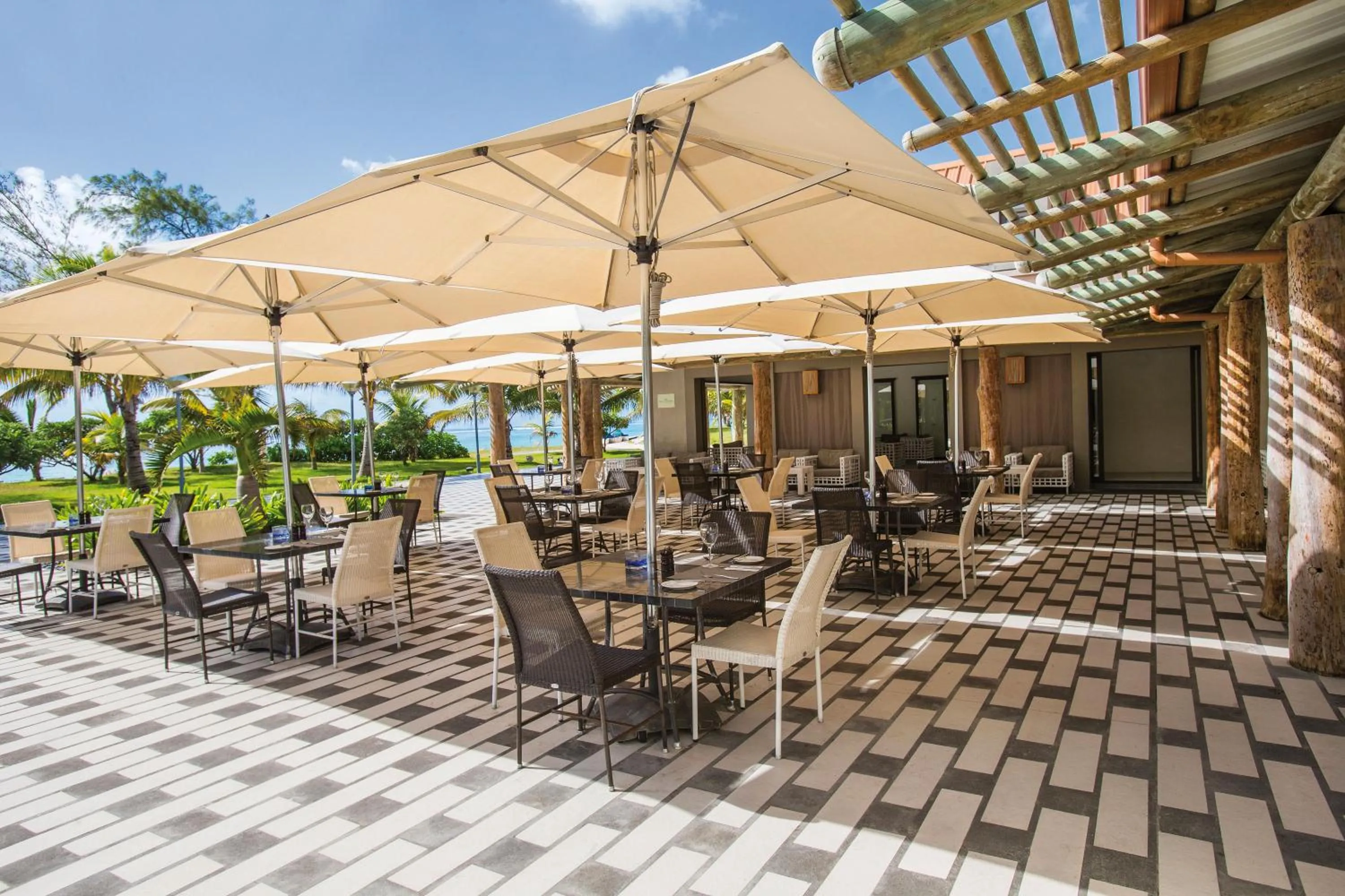 Restaurant/places to eat in Crystals Beach Resort Belle Mare, a member of Radisson Individuals