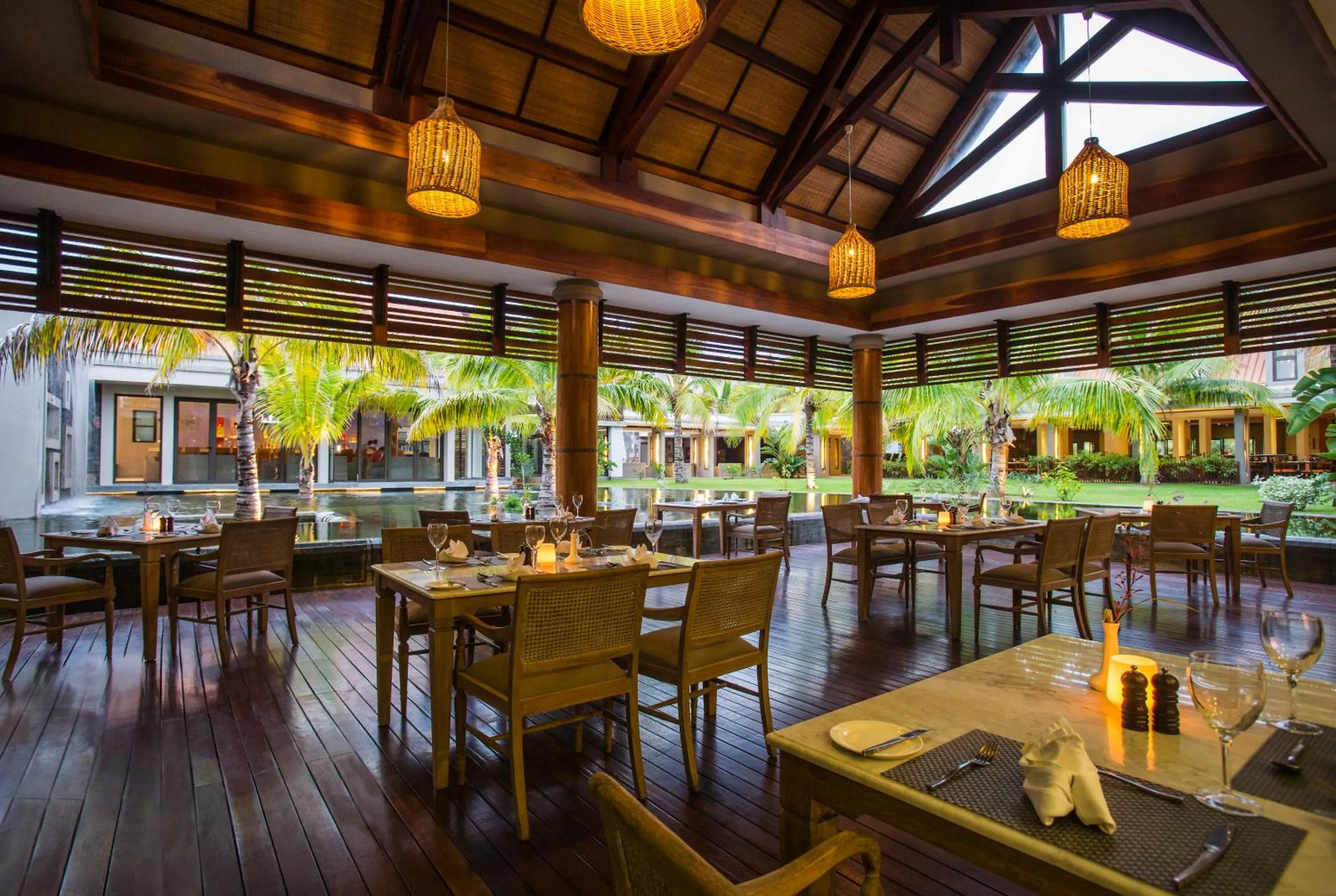 Restaurant/places to eat in Crystals Beach Resort Belle Mare, a member of Radisson Individuals