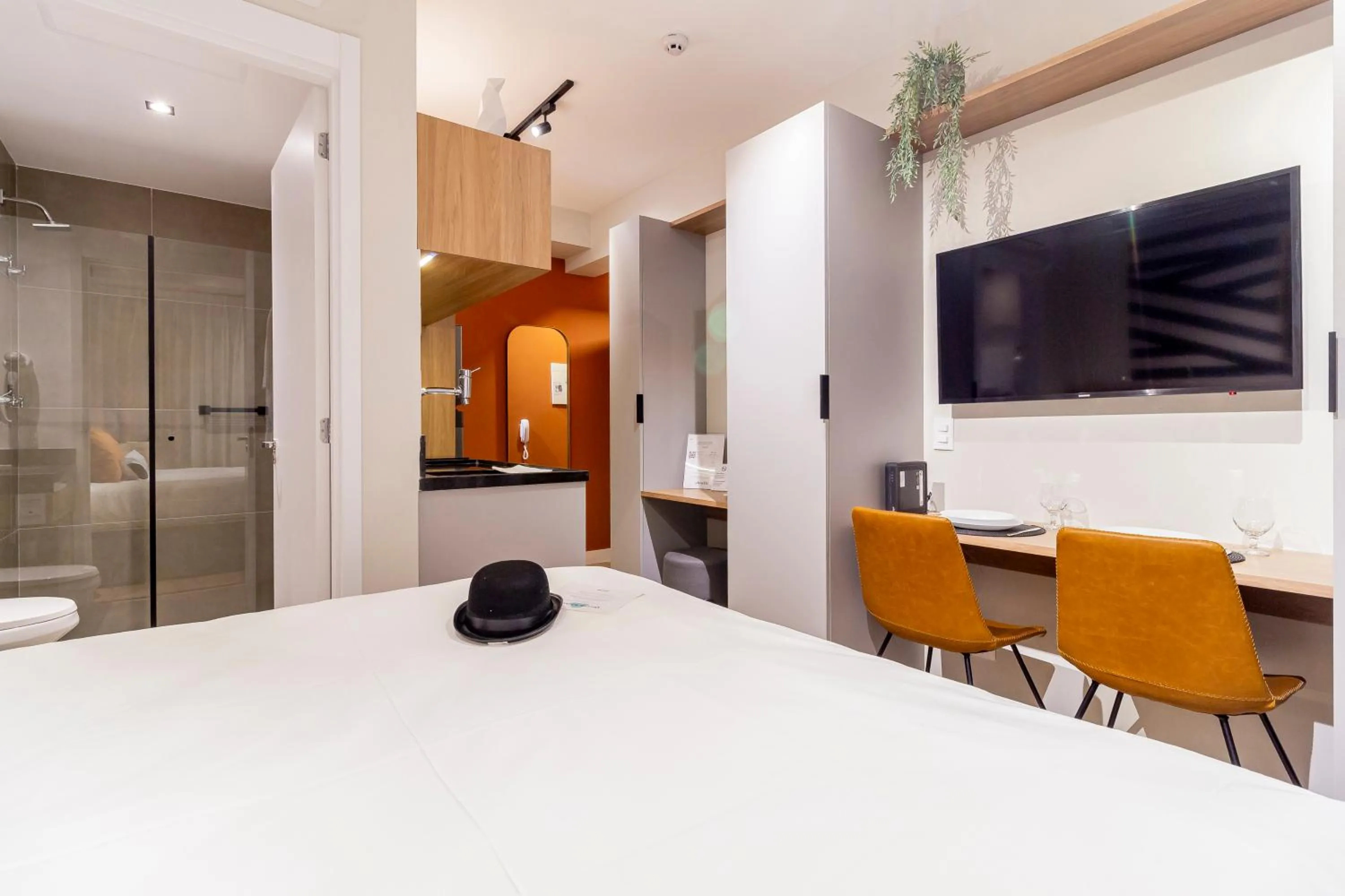 Shower, Bed in Charlie Uwin Brooklin