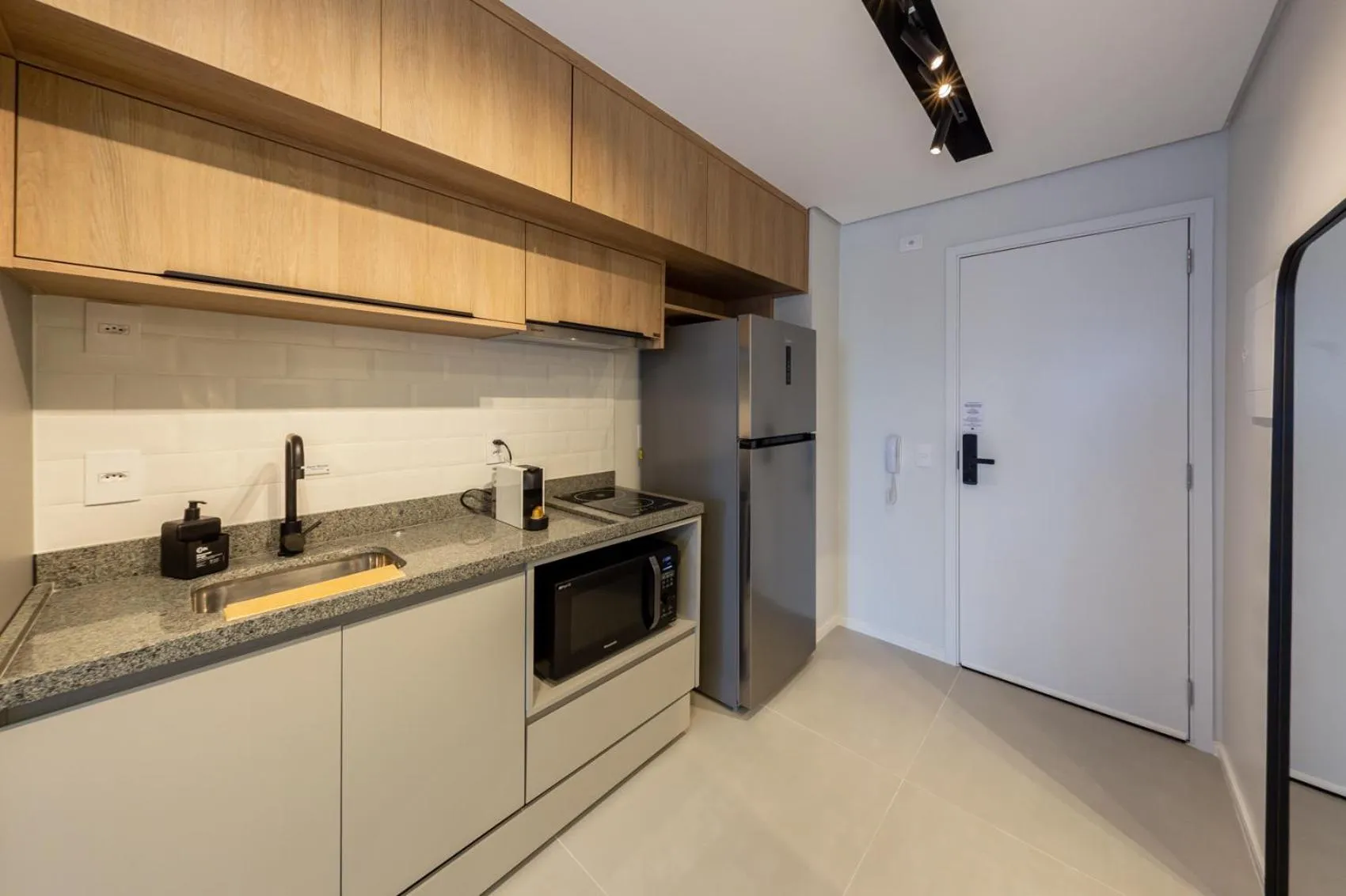 Coffee/tea facilities in Charlie Uwin Brooklin