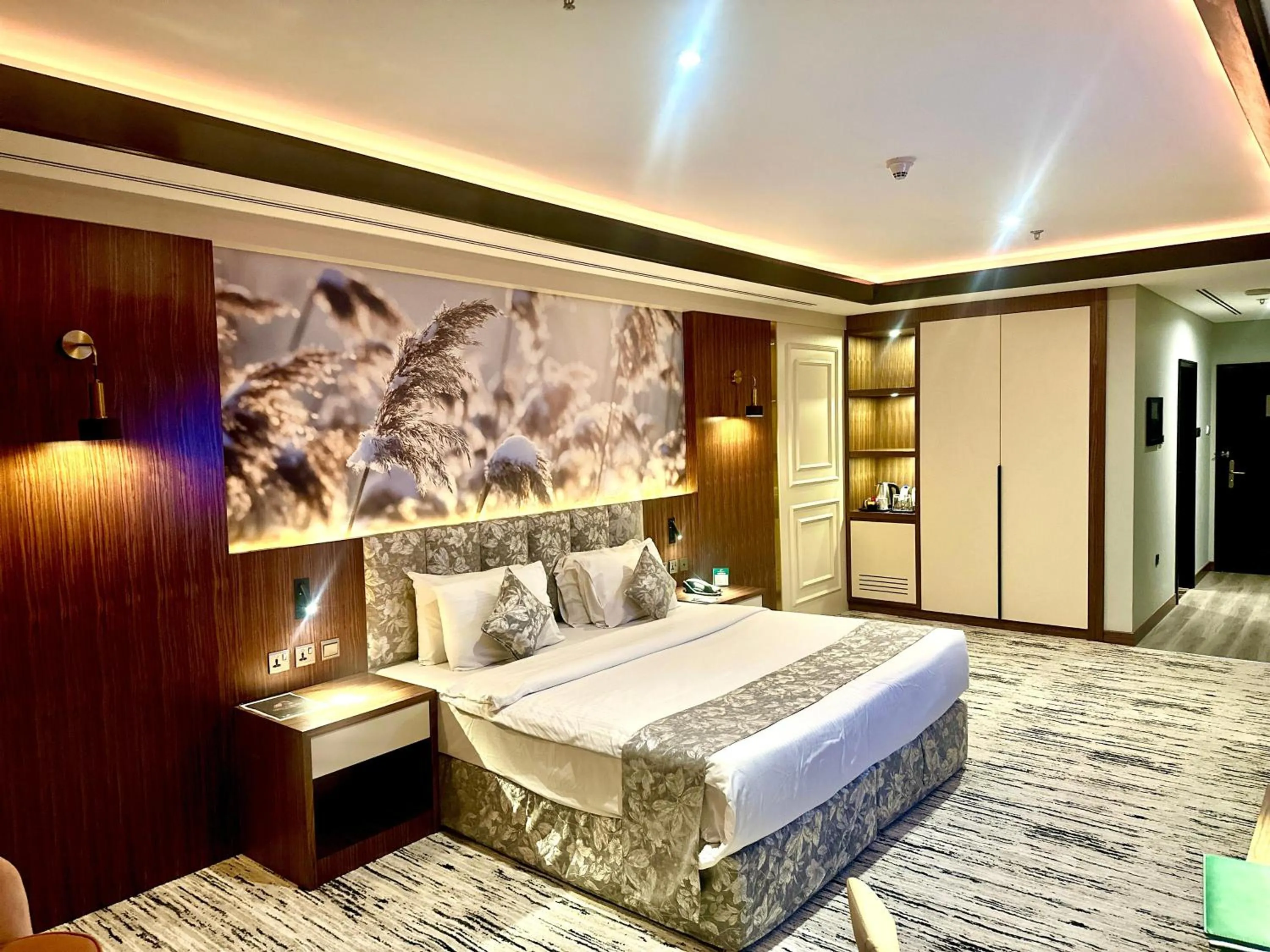 Bed in Raintree Rolla Hotel