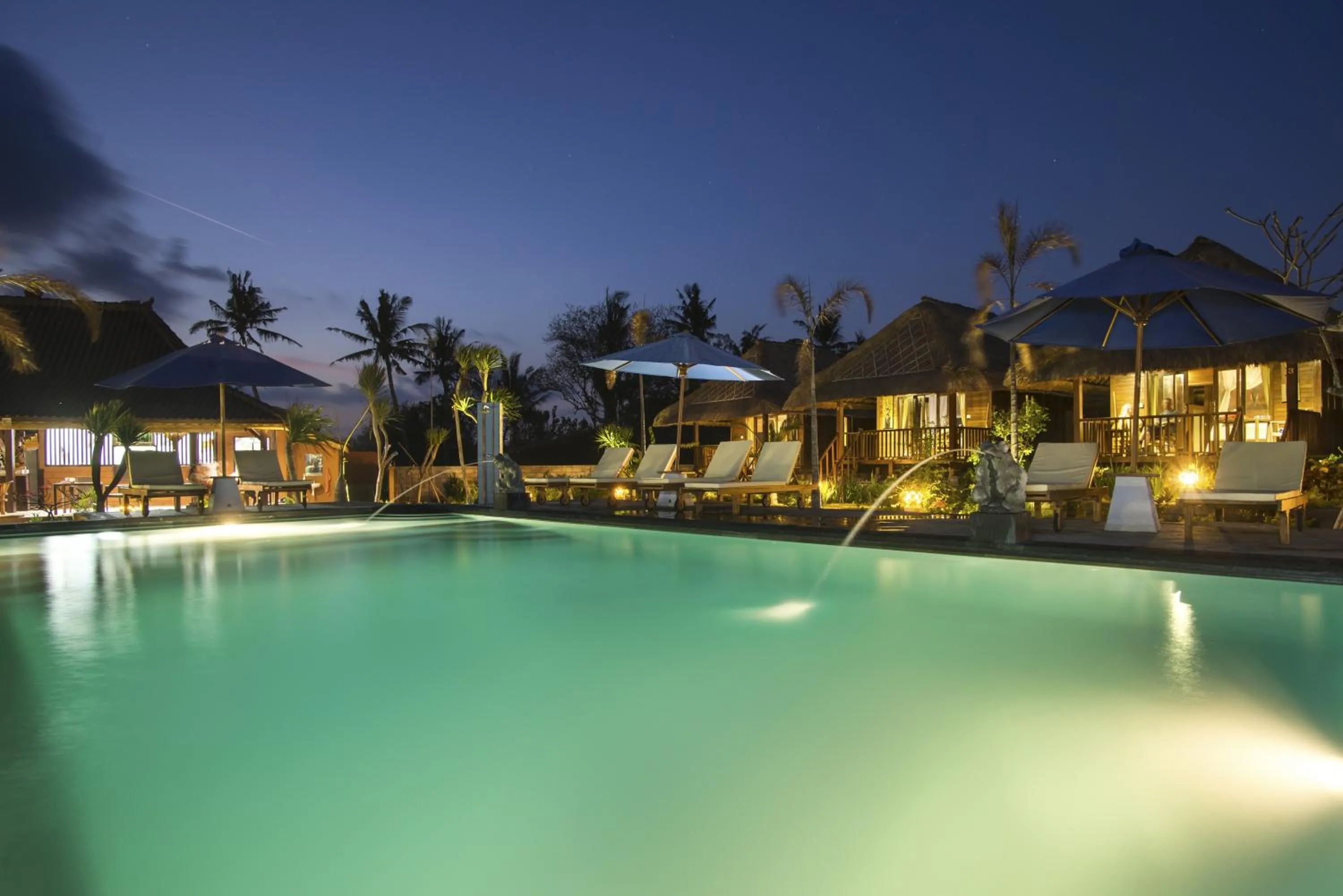 Night in Laguna Reef Huts