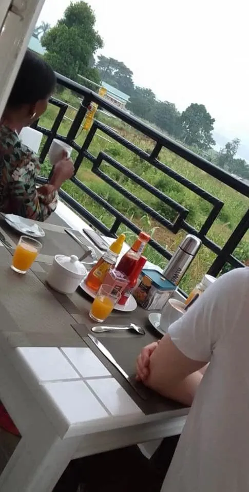 Breakfast in Nimaro Courts