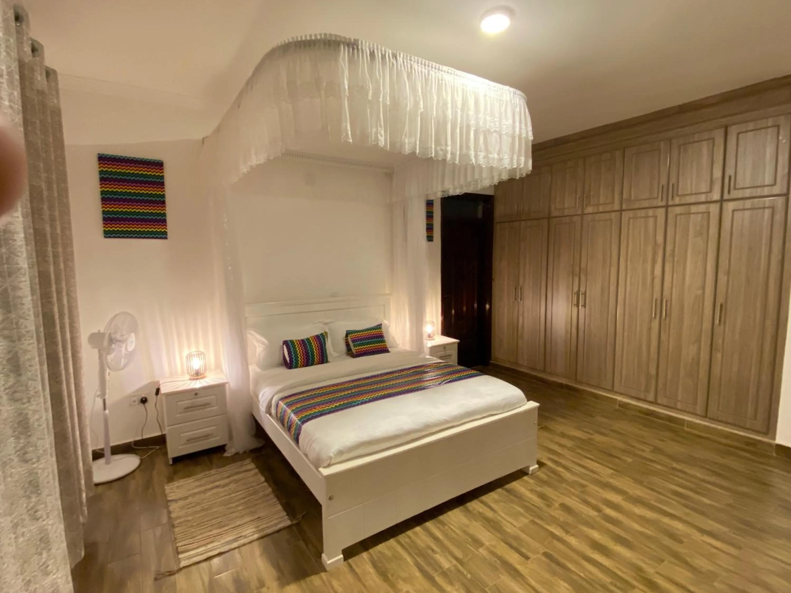 wardrobe, Bed in Nimaro Courts