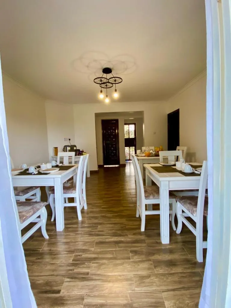 Food and drinks in Nimaro Courts