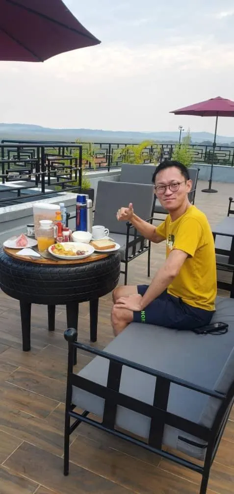 Breakfast in Nimaro Courts