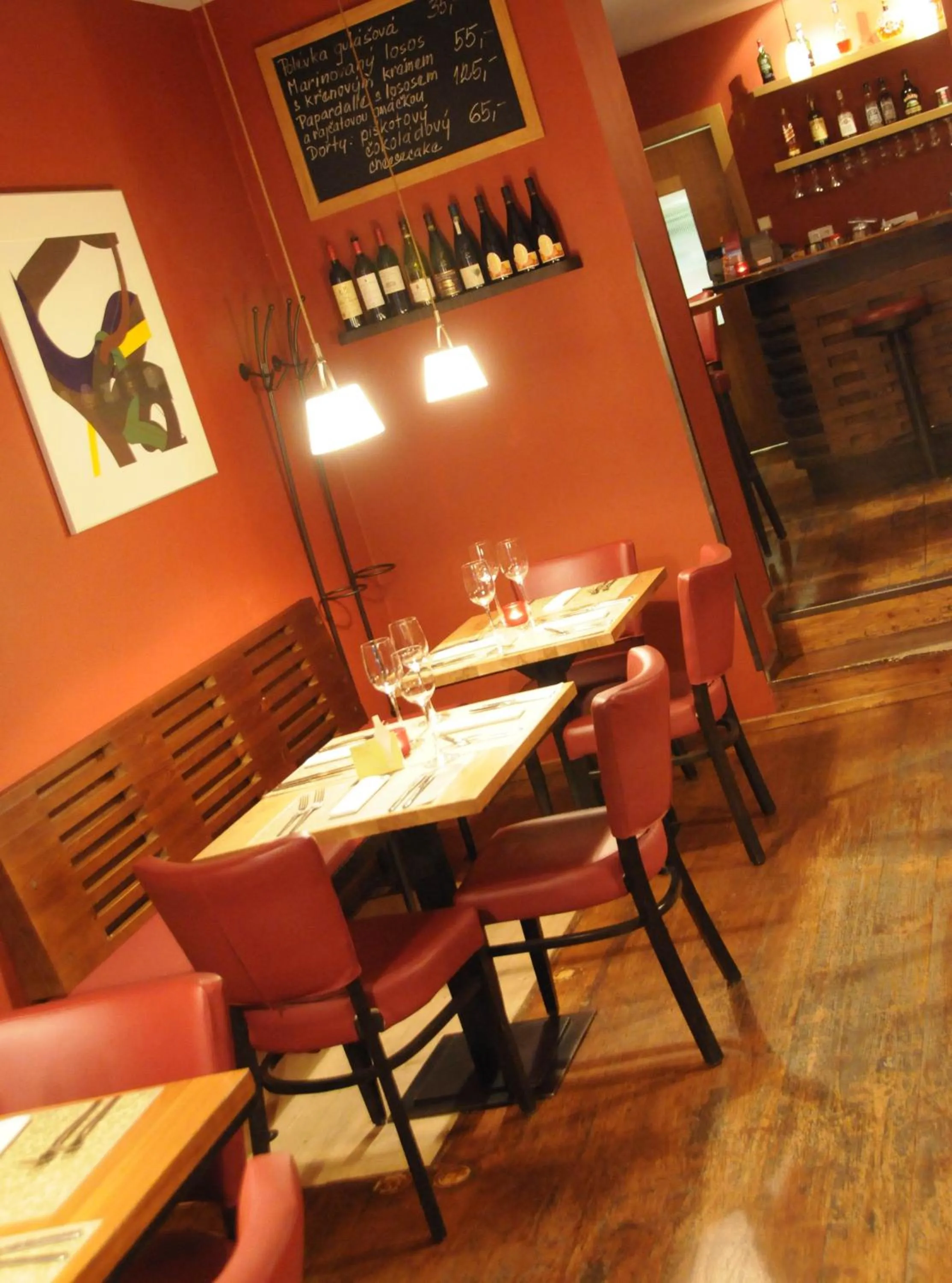 Restaurant/places to eat in Hotel Merlot