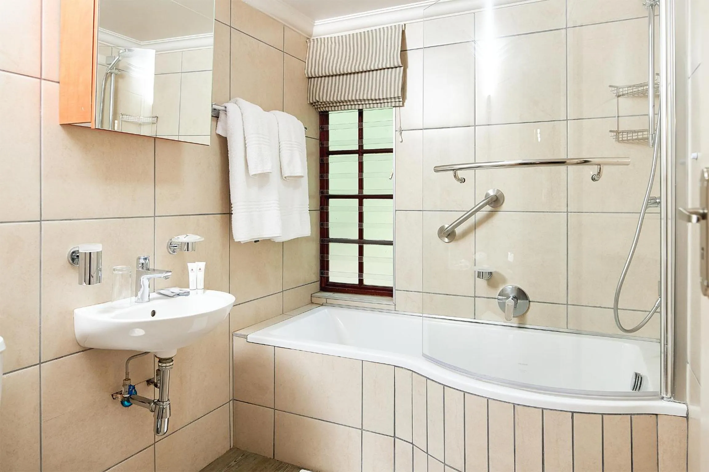 Bathroom in First Group Magalies Park