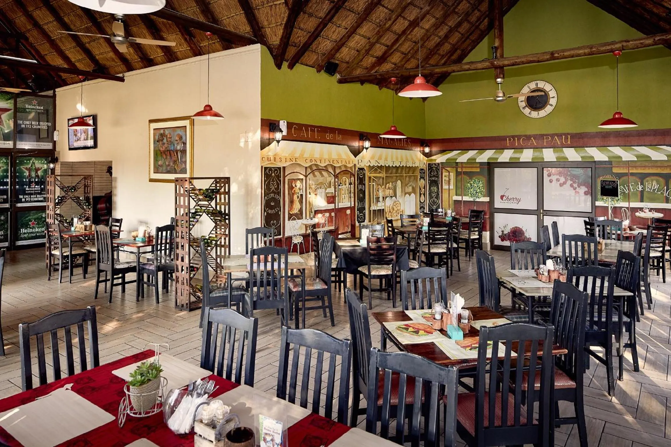 Restaurant/places to eat in First Group Magalies Park