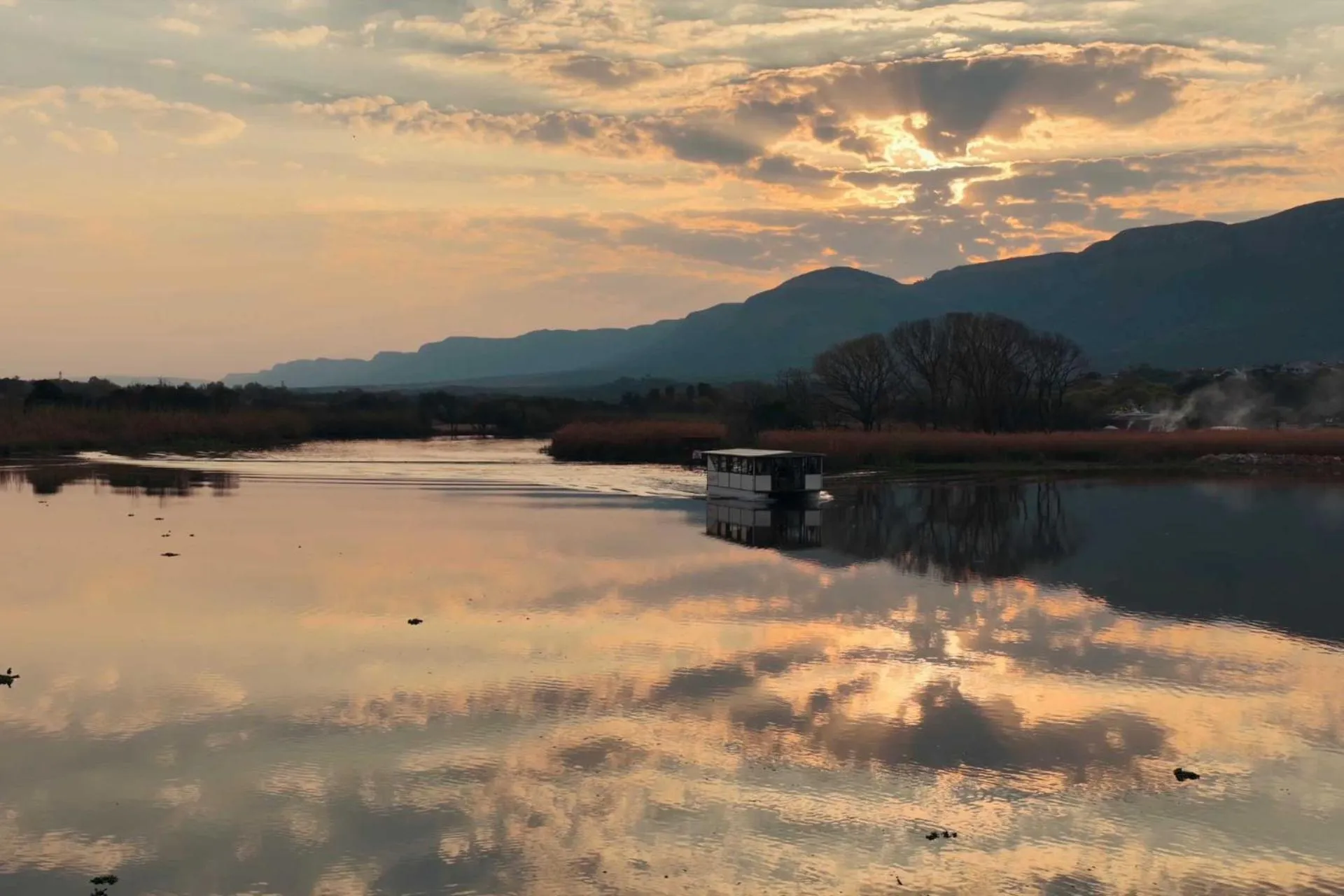 Lake view in First Group Magalies Park