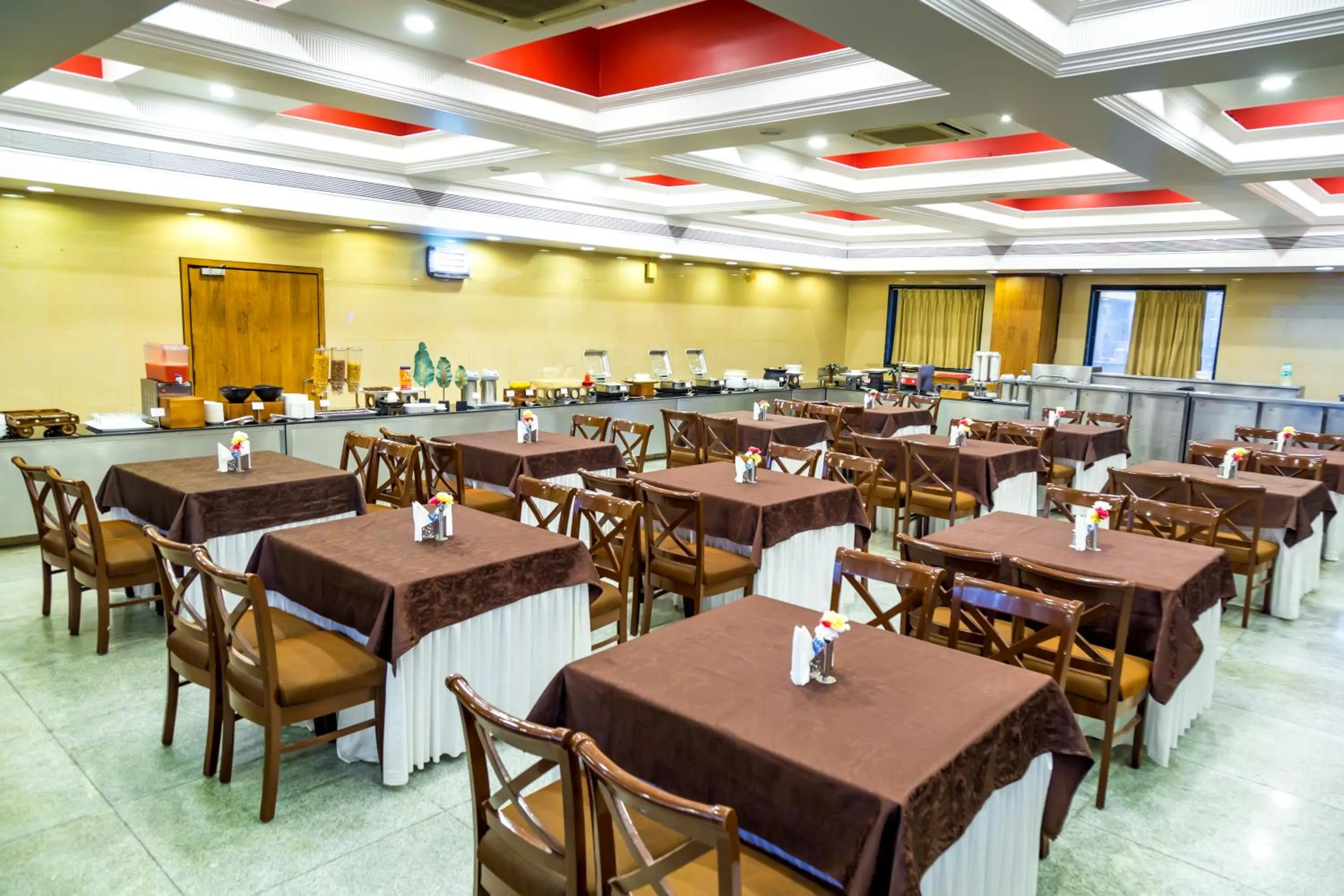 Restaurant/places to eat in Hotel Tip Top Plaza