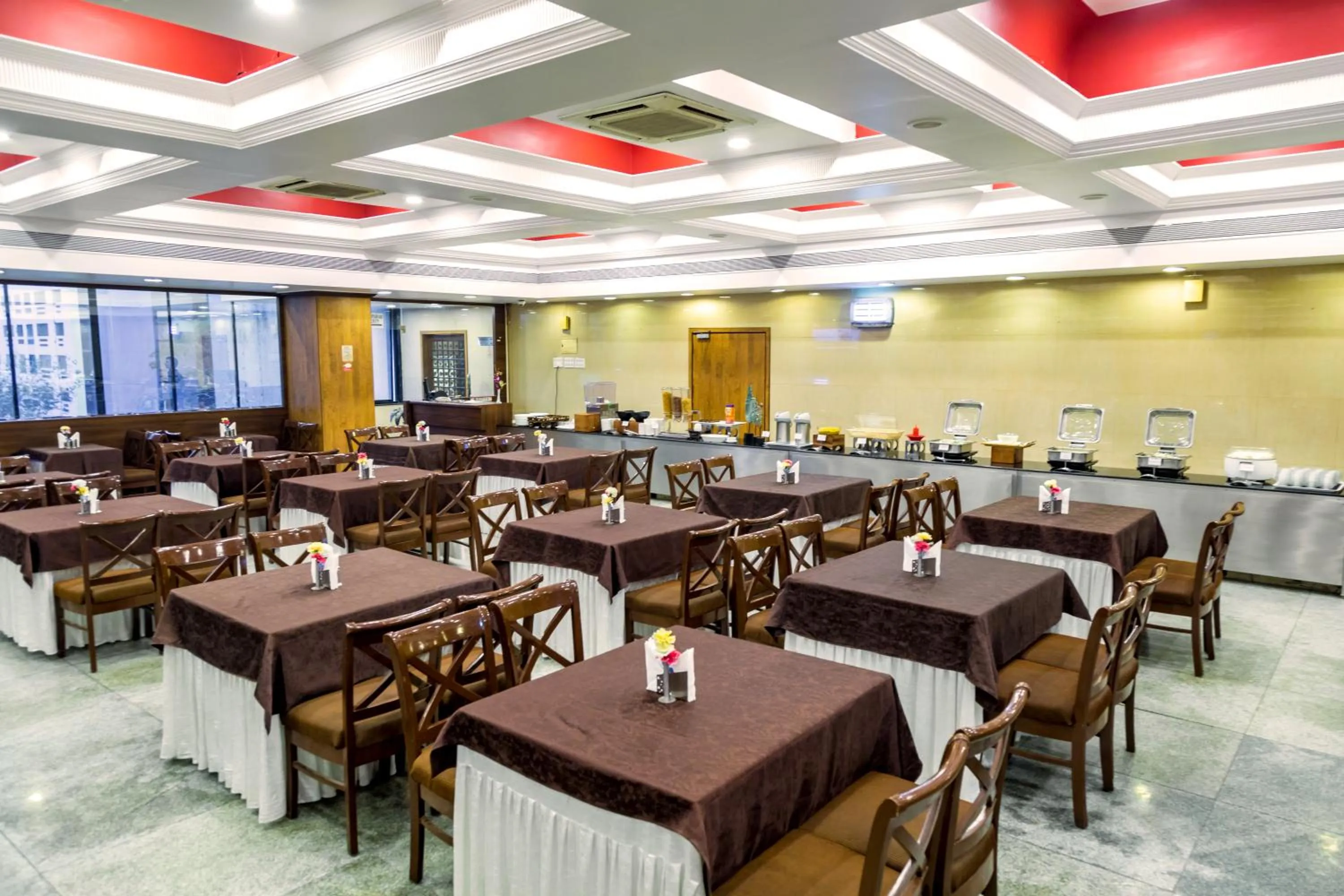 Restaurant/places to eat in Hotel Tip Top Plaza