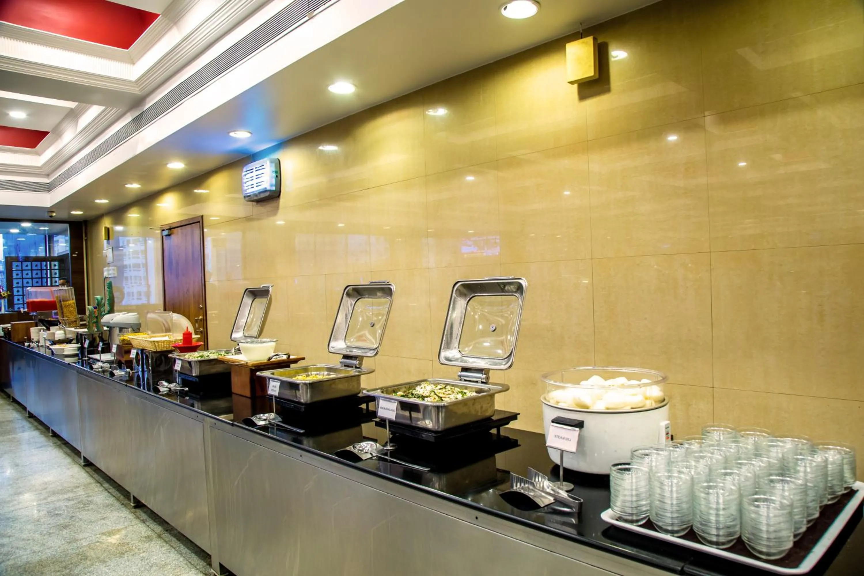 Breakfast in Hotel Tip Top Plaza