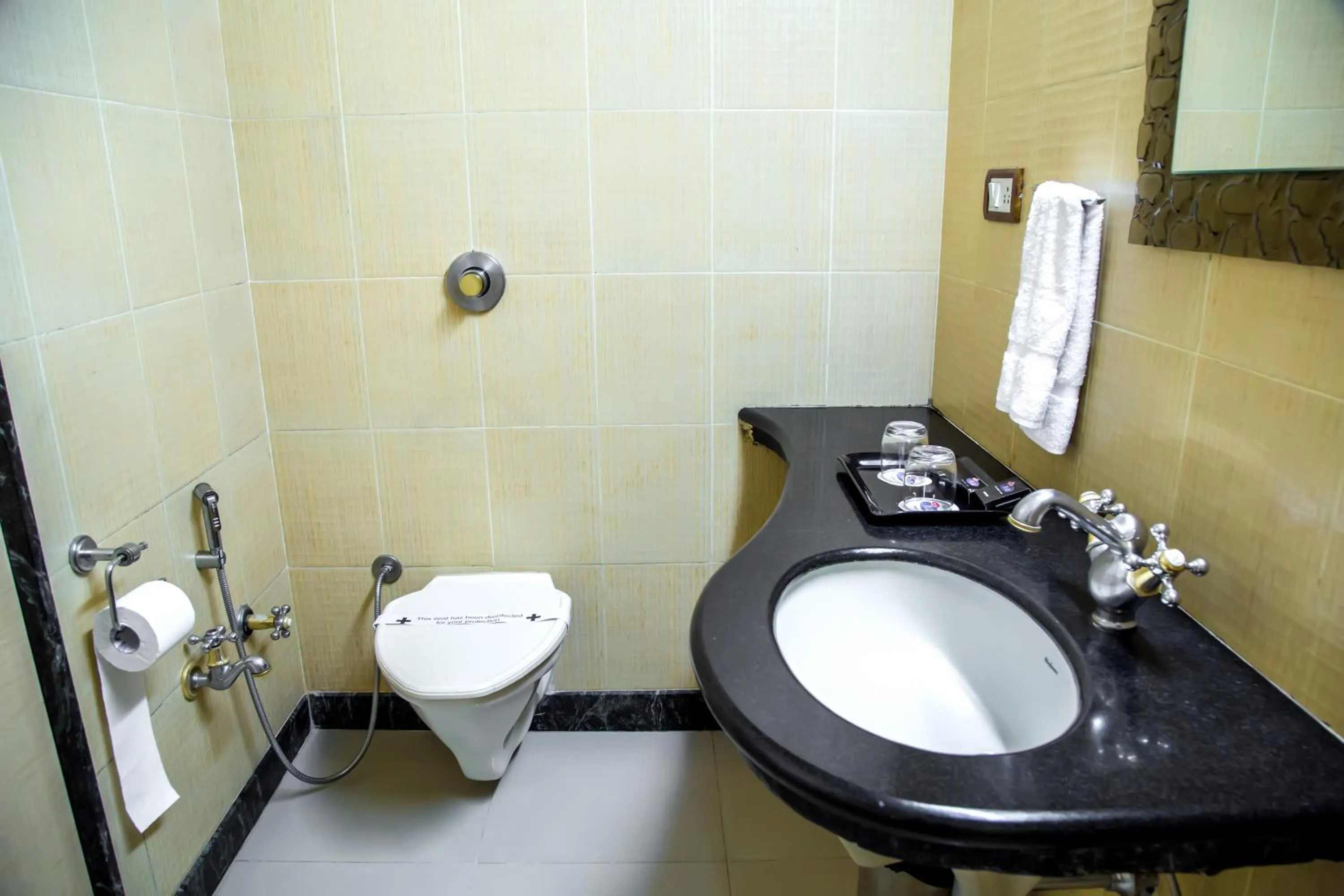 Toilet in Hotel Tip Top Plaza