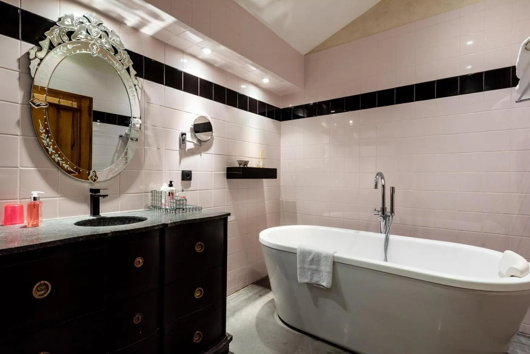 Bathroom in Le Trésor des Templiers