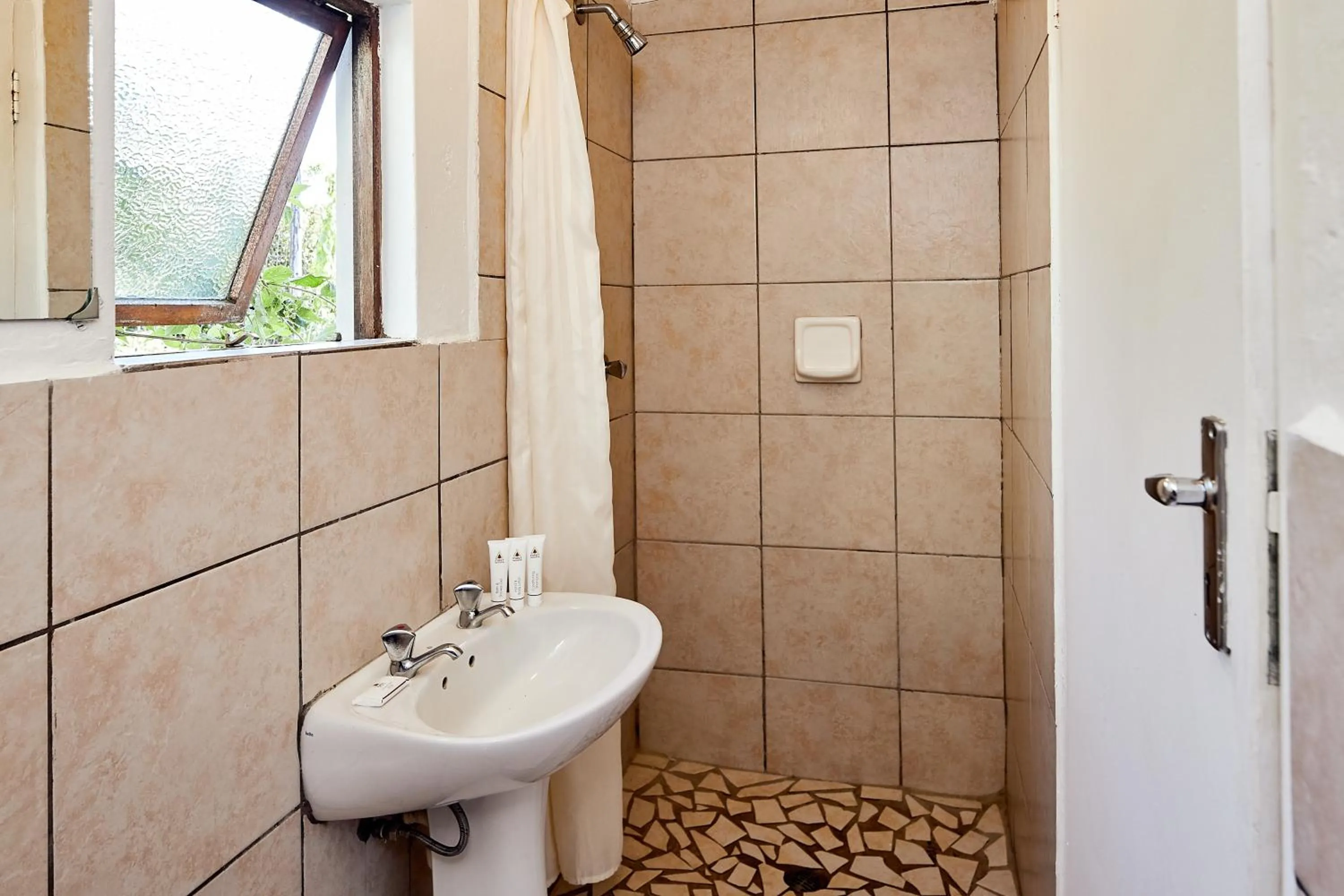 Shower in First Group Hole in the Wall