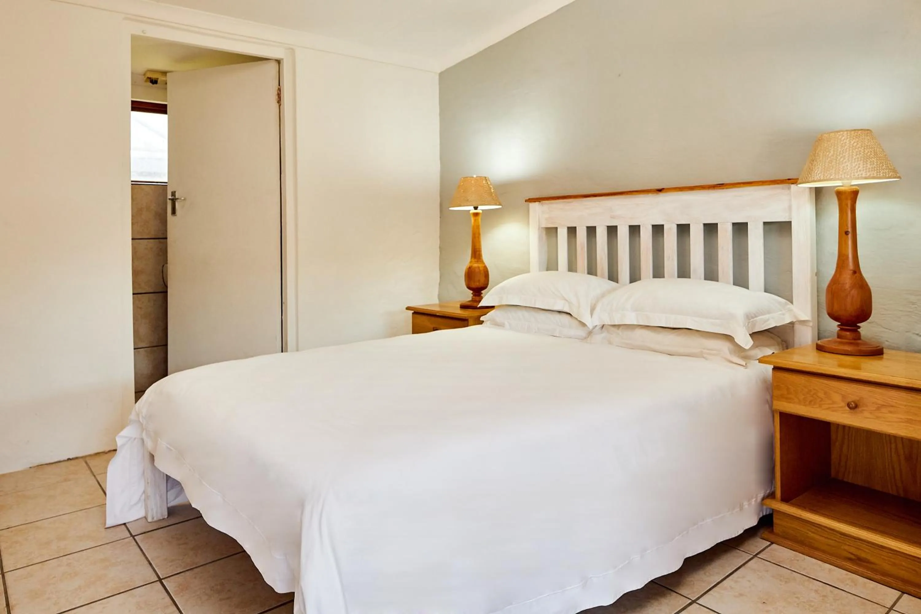 Bedroom, Bed in First Group Hole in the Wall