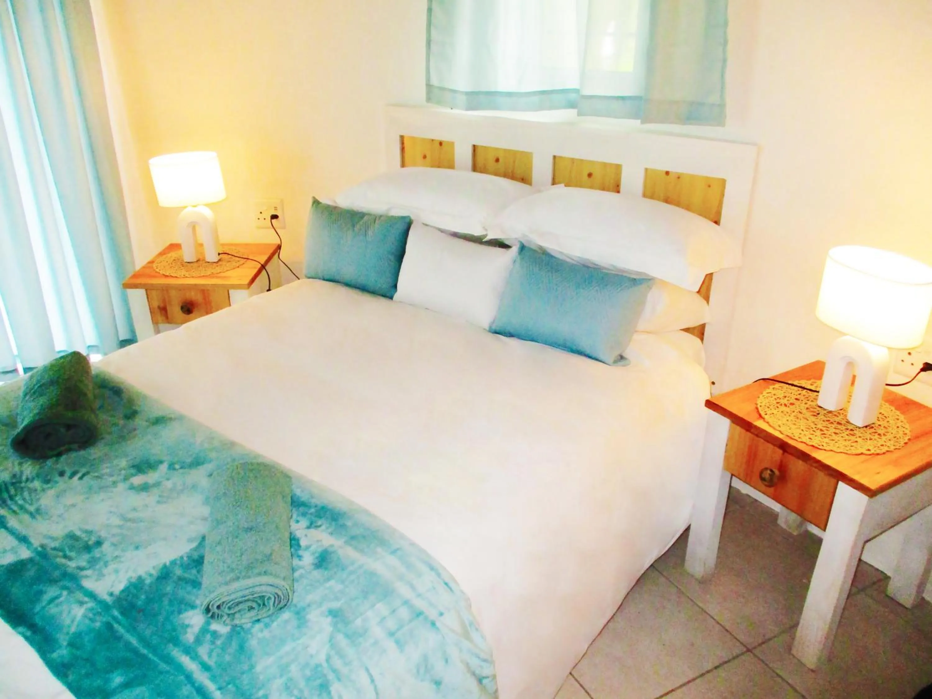 Bedroom, Bed in First Group Hole in the Wall