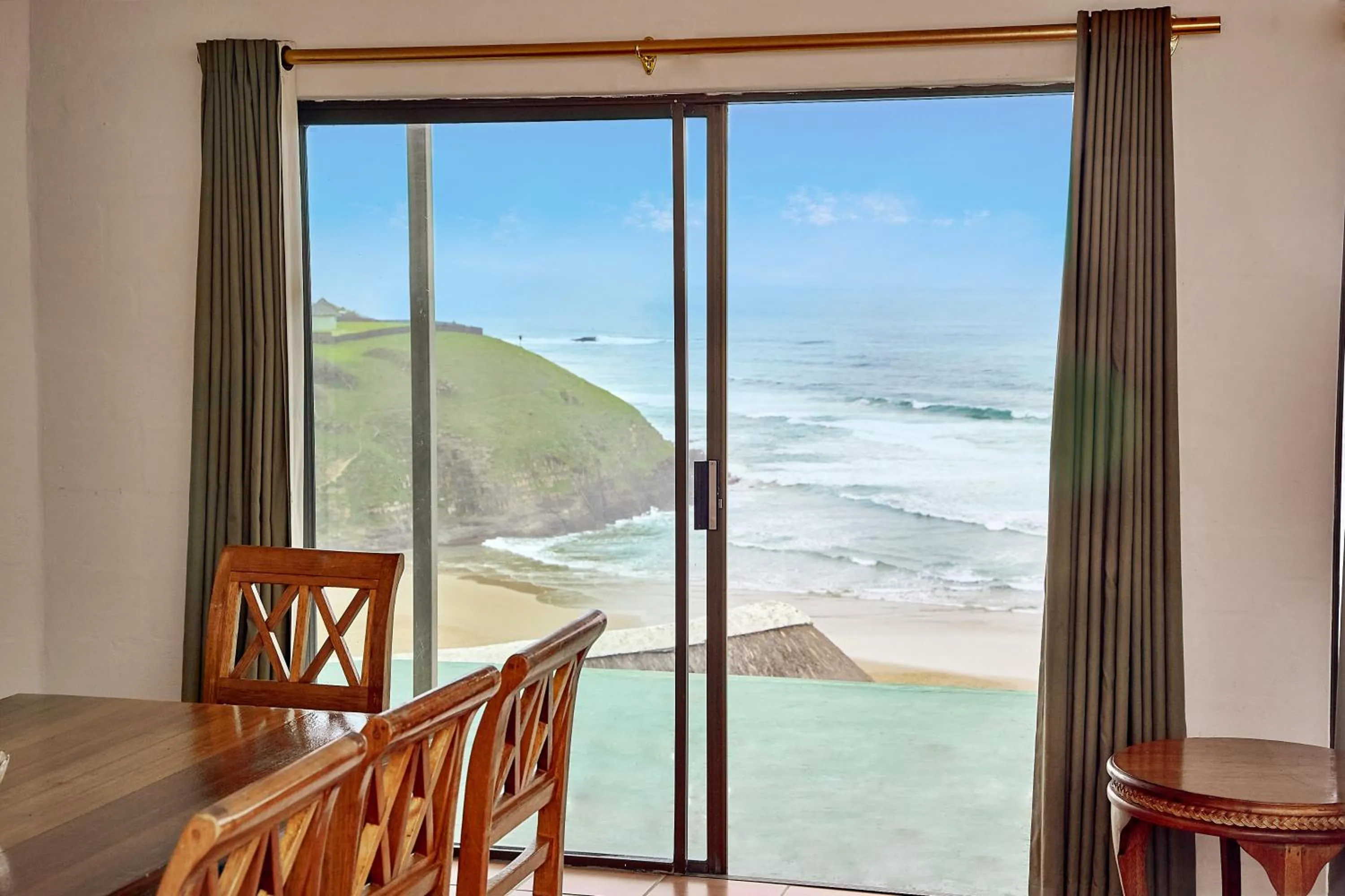 Nearby landmark in First Group Hole in the Wall