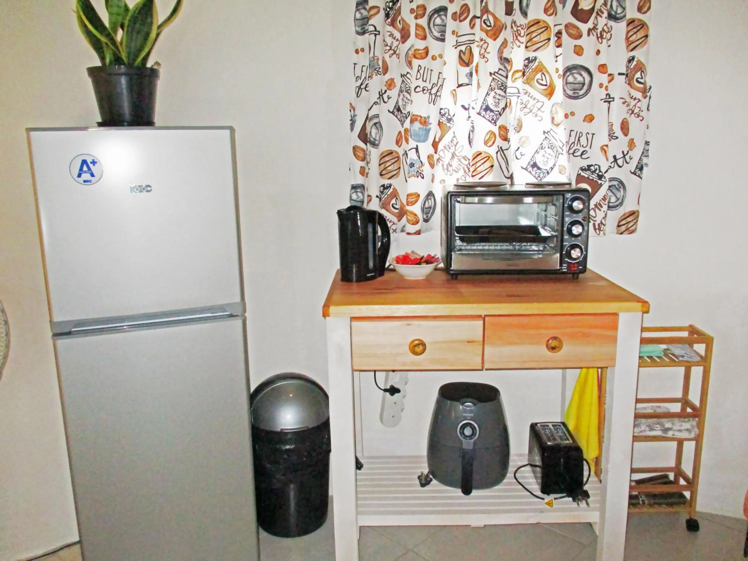 Kitchen or kitchenette in First Group Hole in the Wall