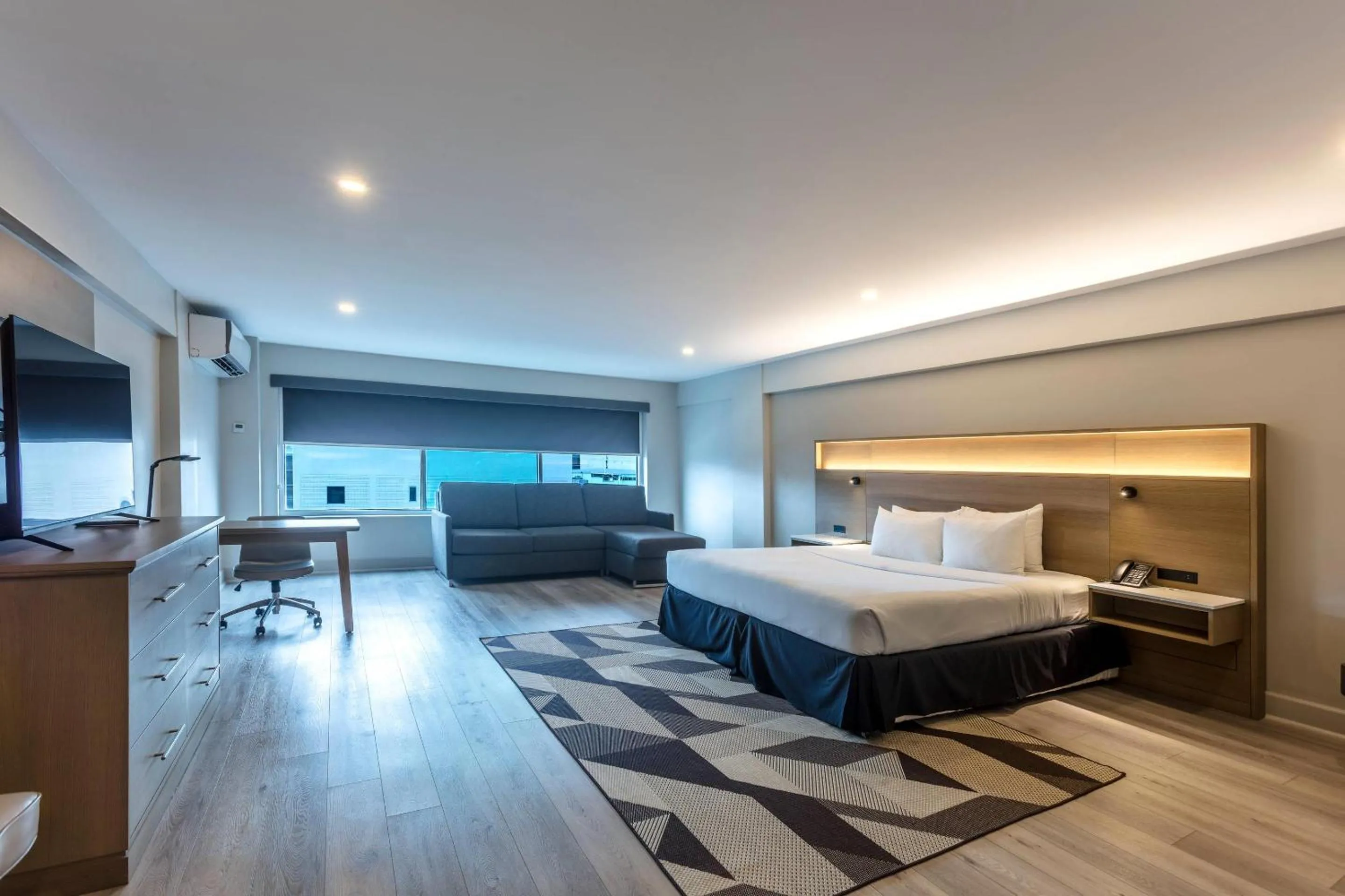 Bedroom, Bed in Radisson Hotel Trinidad