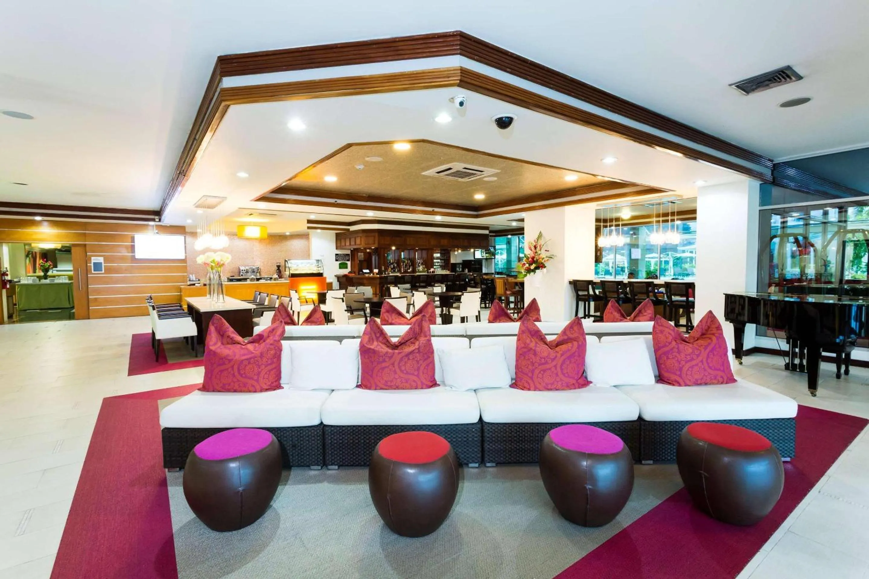Lounge or bar in Radisson Hotel Trinidad