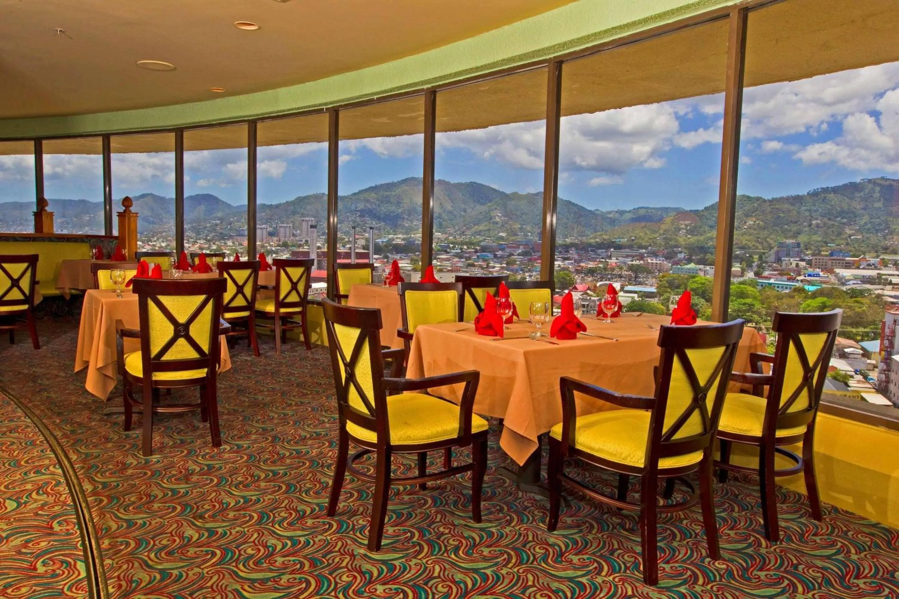 Restaurant/places to eat in Radisson Hotel Trinidad
