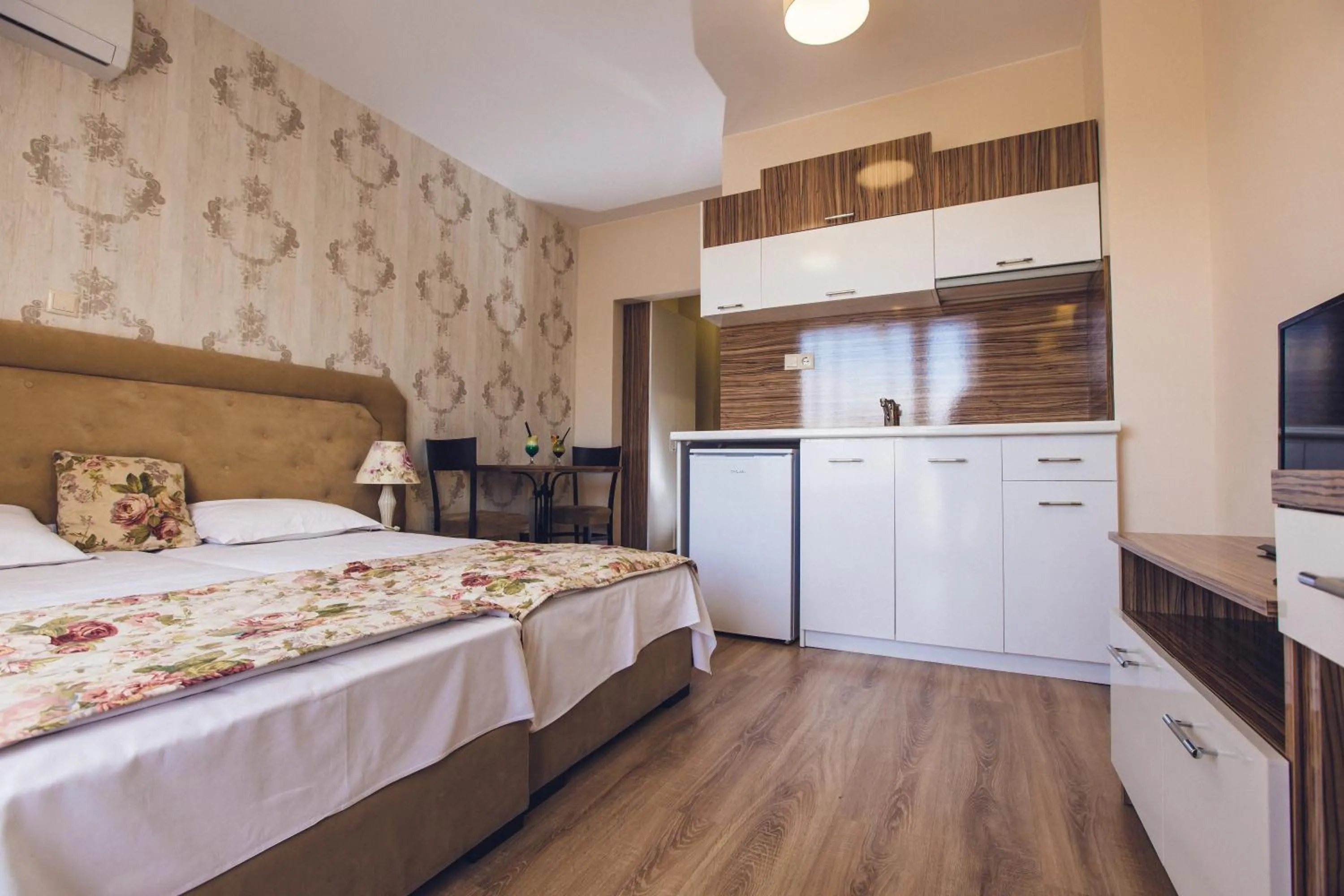 Bed in Avenue Deluxe Hotel