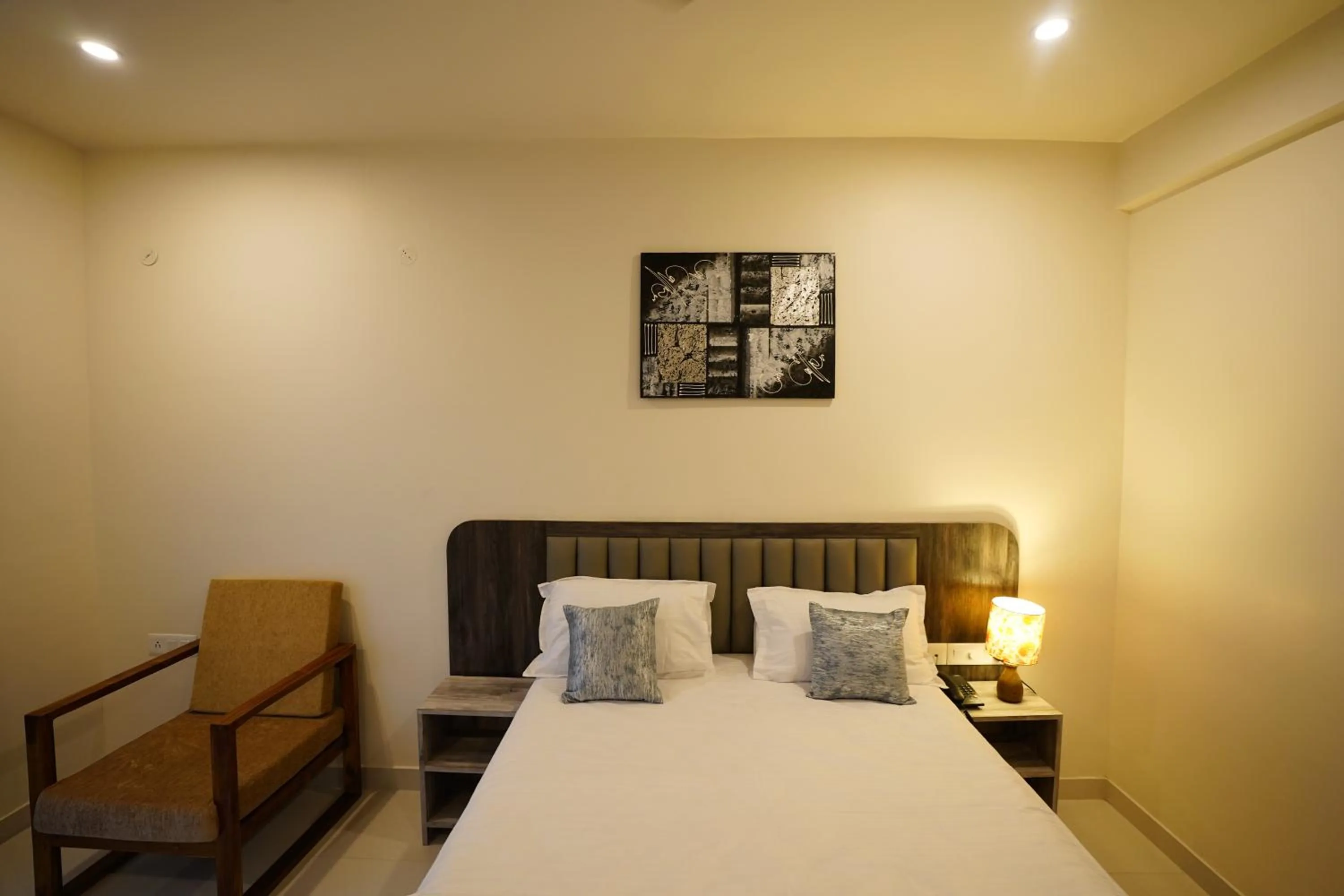 Bed in DrizzleDrop Inn Chennai