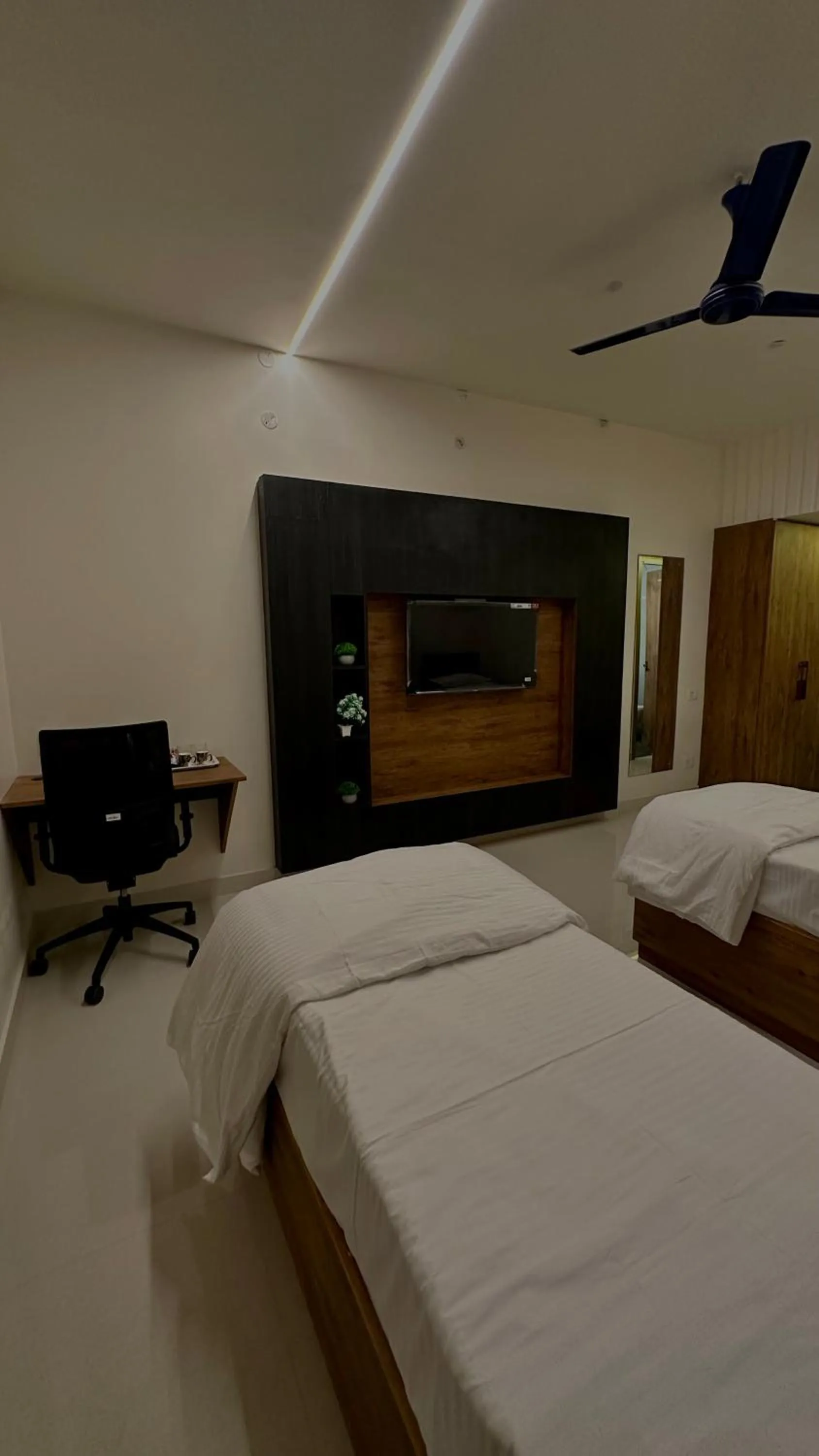 Communal lounge/ TV room, Bed in DrizzleDrop Inn Chennai