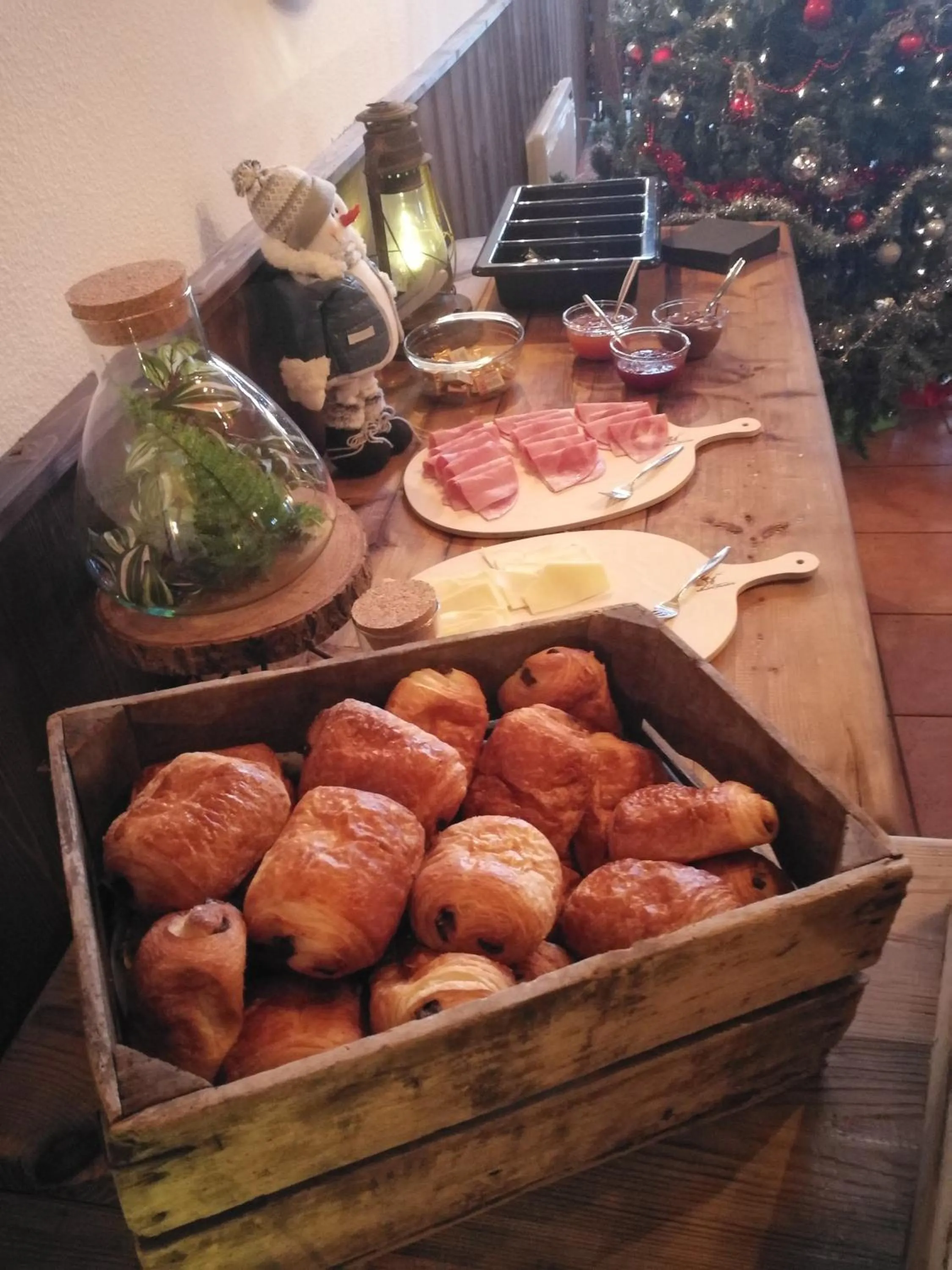 Breakfast in Parc Madeleine - CHALETS