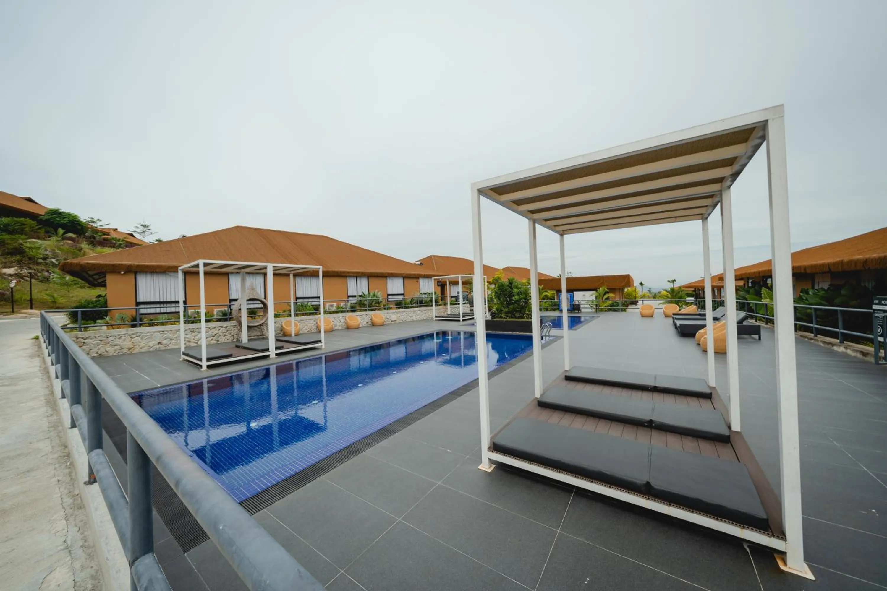 Swimming pool in Monkeys Canopy Resort