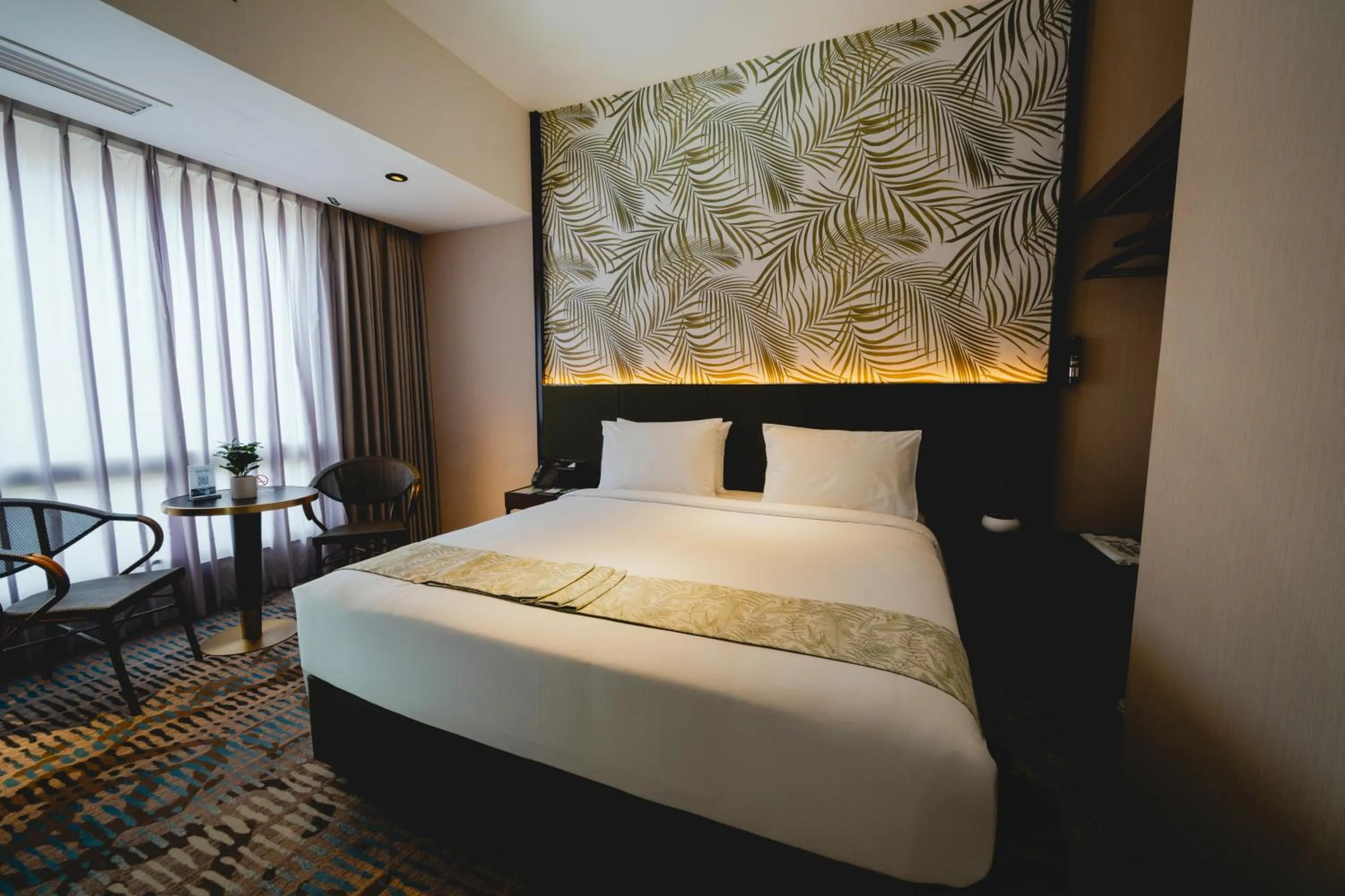 Bed in Monkeys Canopy Resort