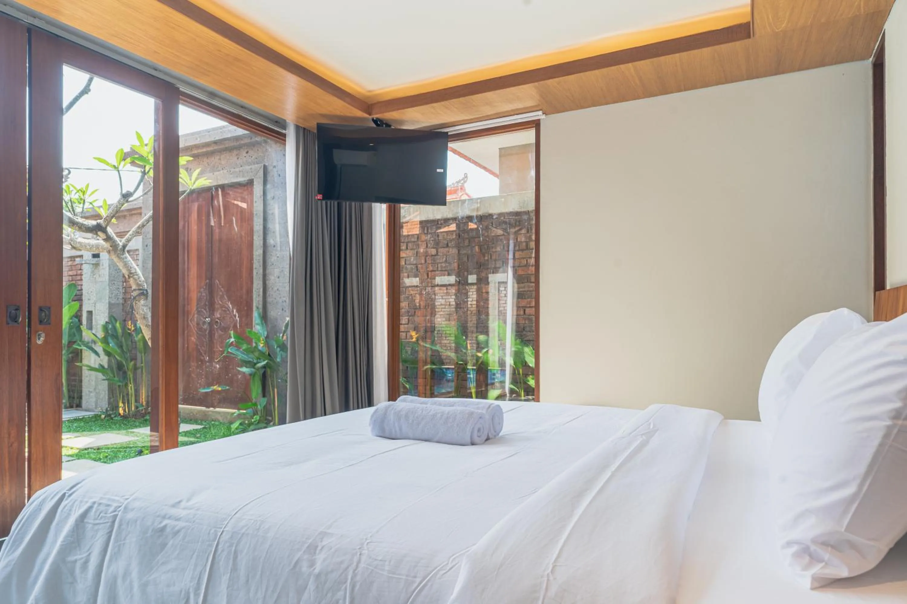 Bed in Serenia Villas Amed