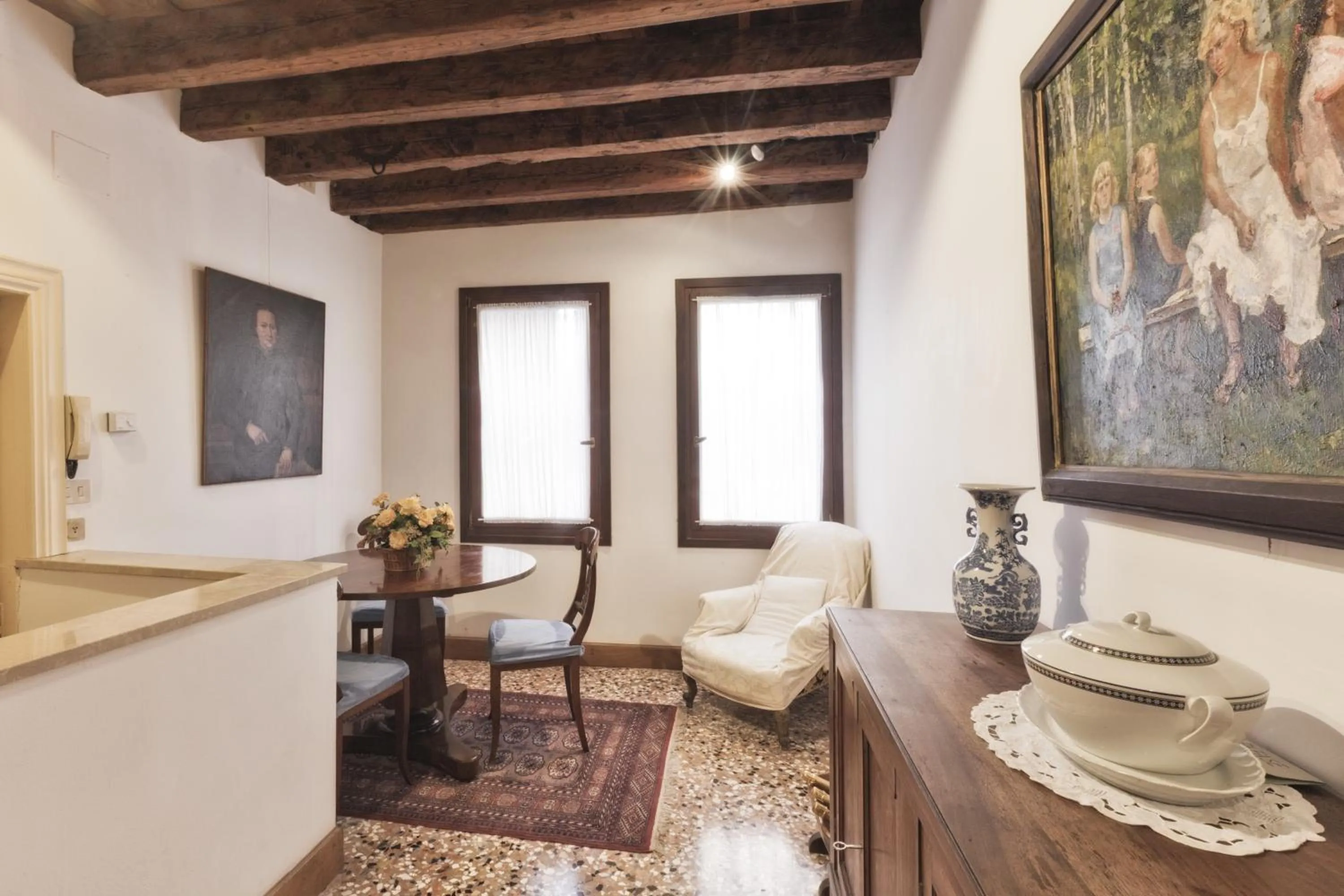 Dining area in Palazzetto San Lio, Rialto