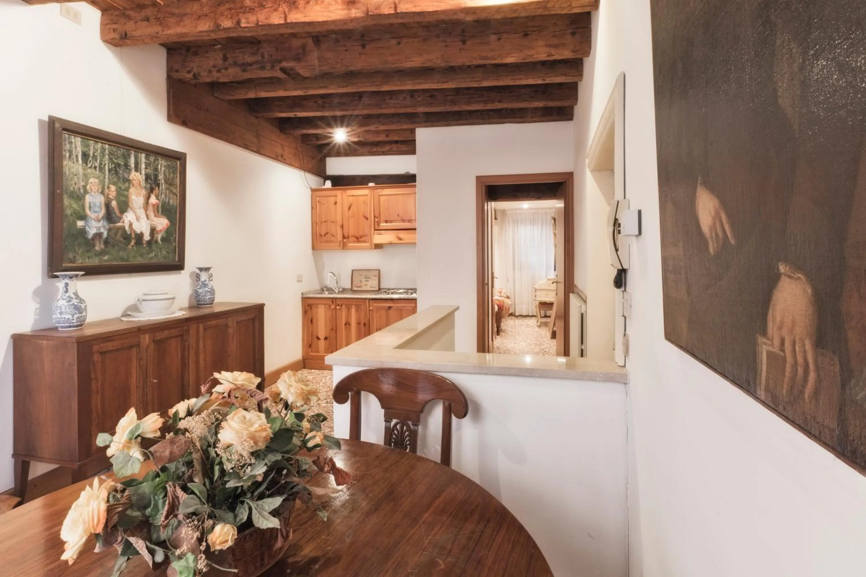 Dining area in Palazzetto San Lio, Rialto