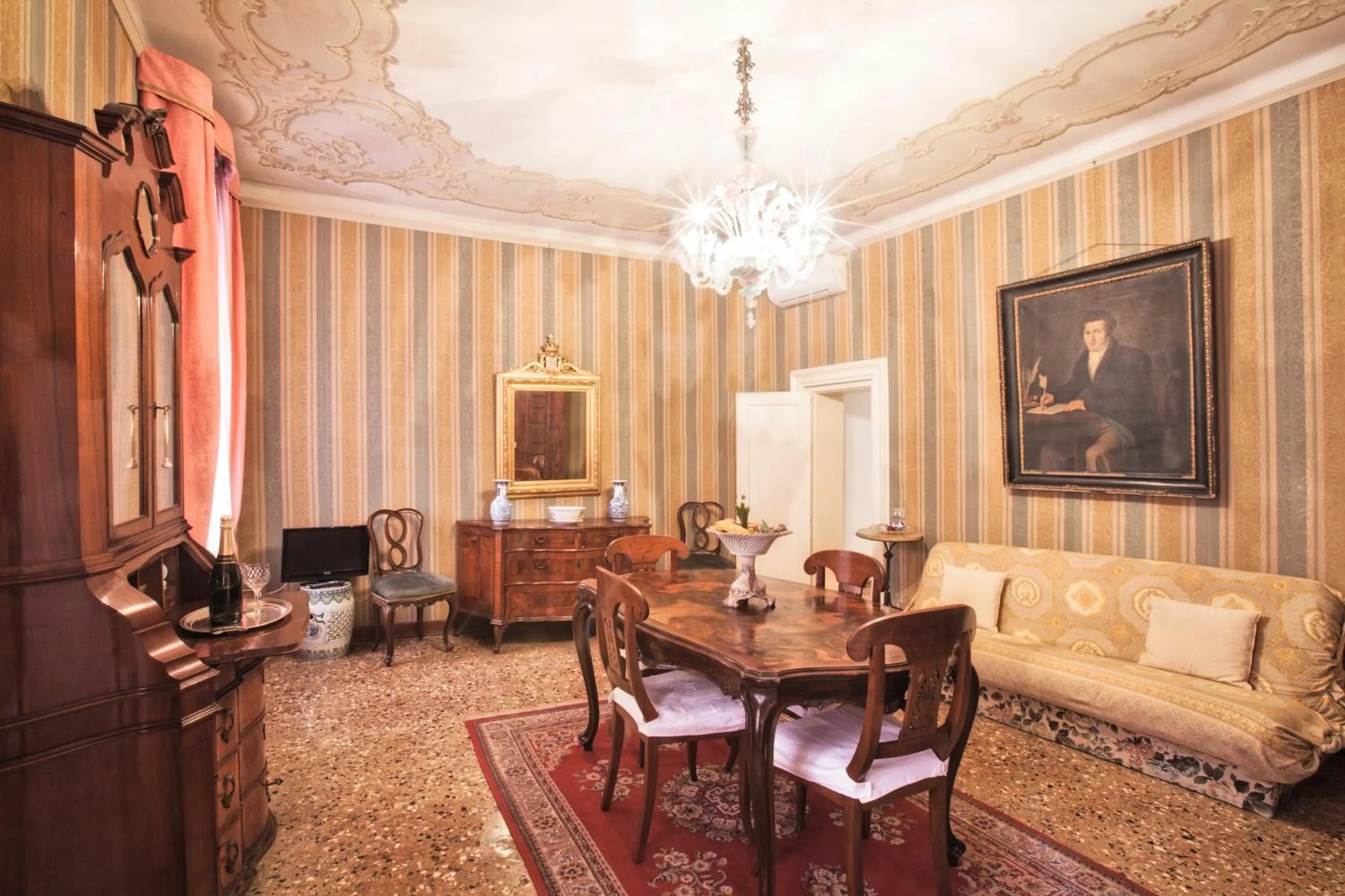 Living room in Palazzetto San Lio, Rialto