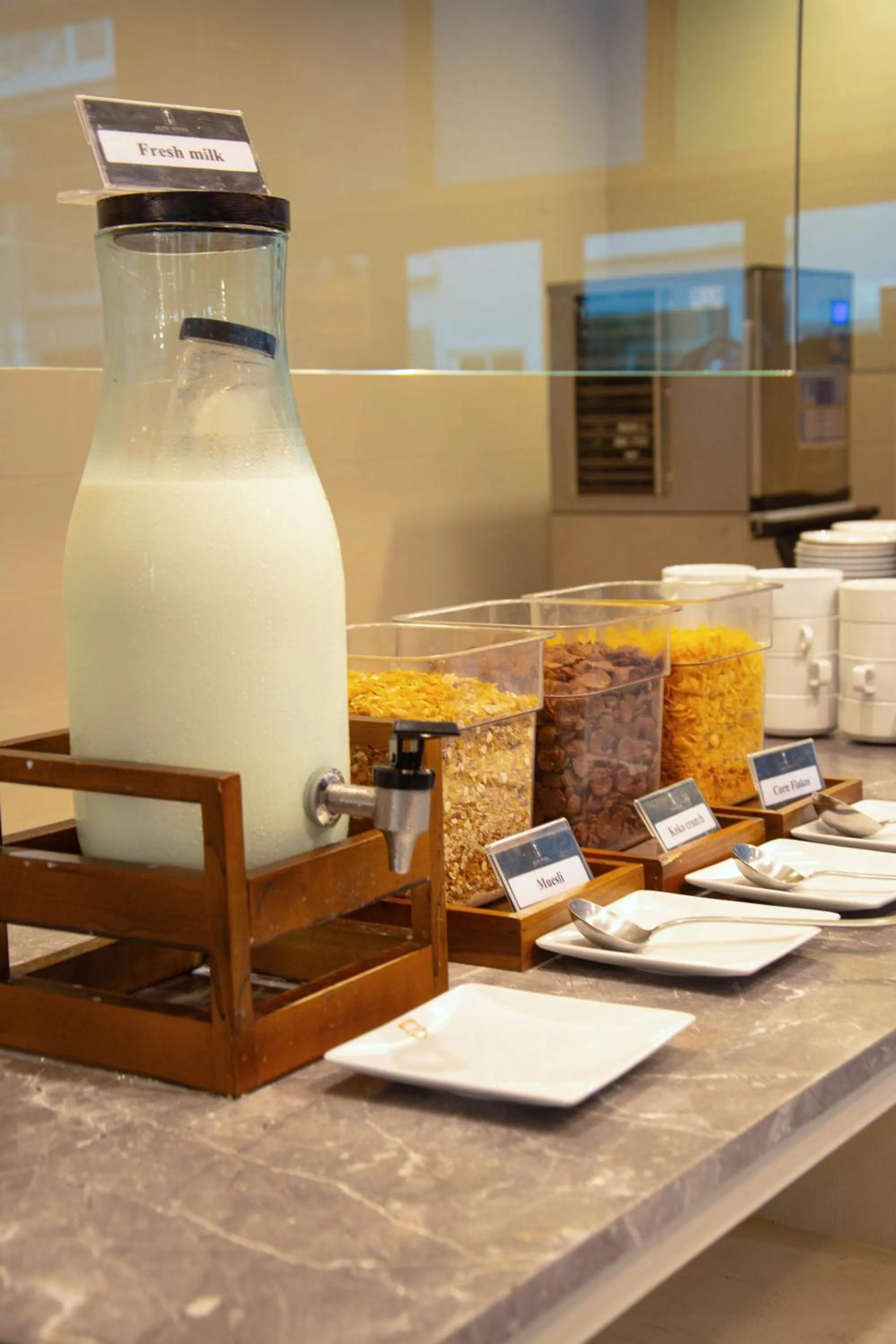 Breakfast in Elite Suites Patong