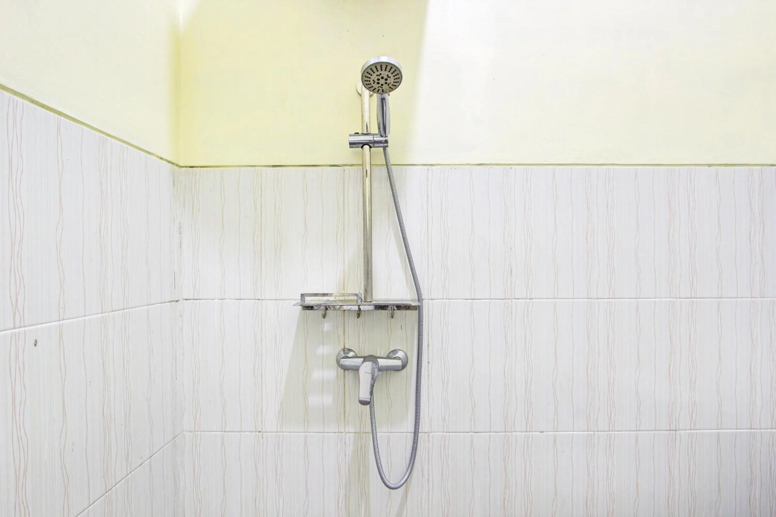 Bathroom in Super OYO Capital O 93204 Hotel Mulia Dua Syariah