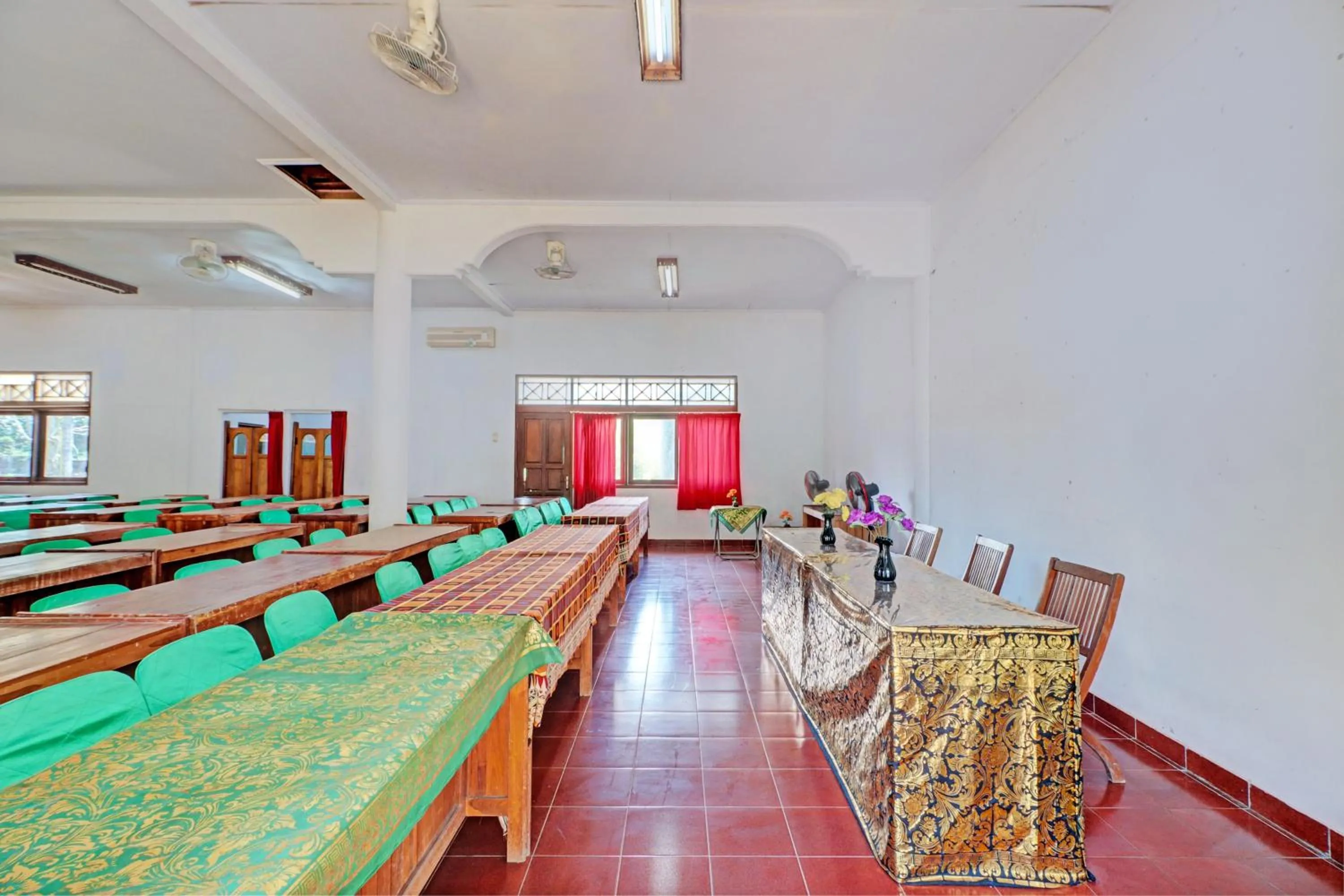 Lobby or reception in Capital O 93236 Hotel Hapel Negara