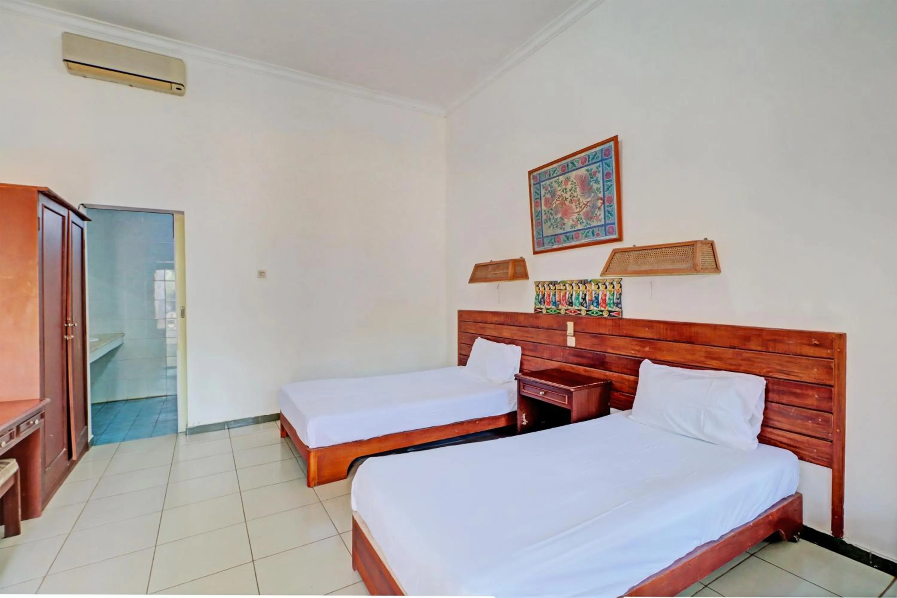 Bedroom, Bed in Capital O 93236 Hotel Hapel Negara