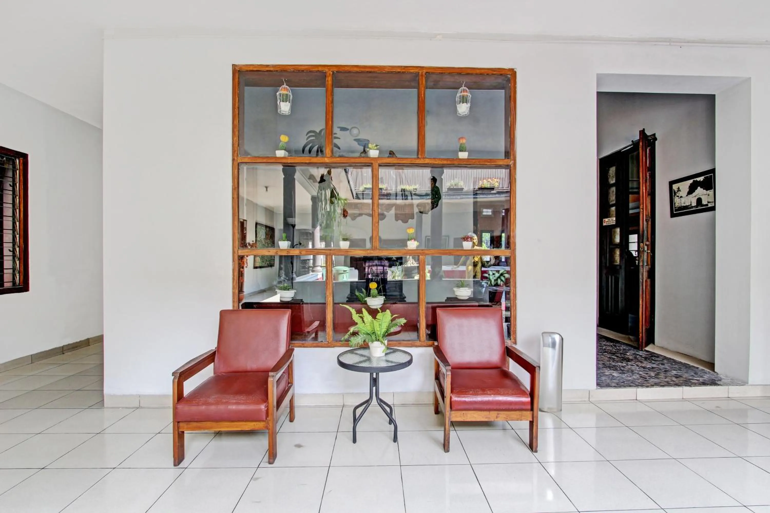 Lobby or reception in Super OYO Capital O 93240 Candra Dewi Hotel