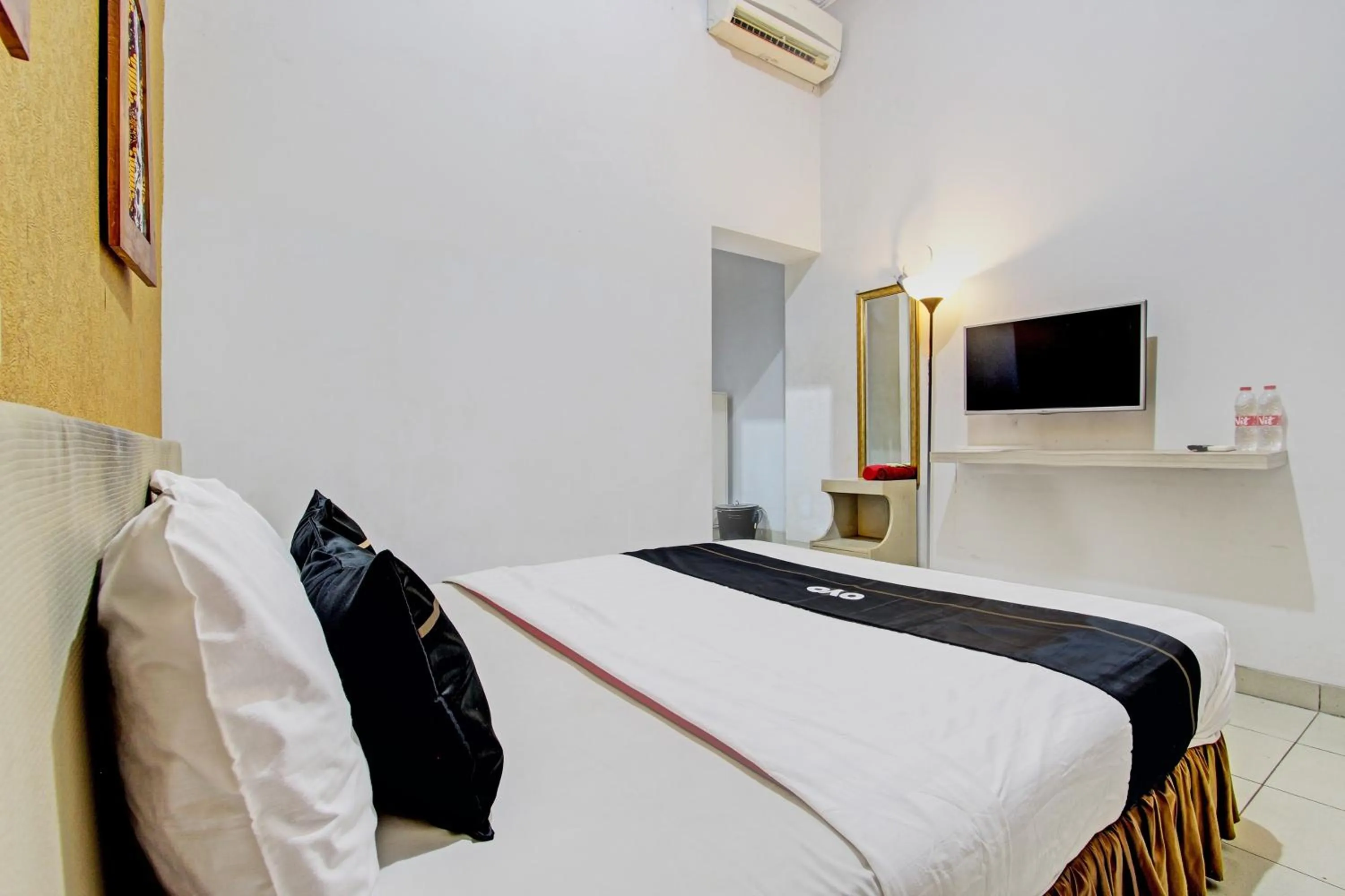 Bedroom in Super OYO Capital O 93240 Candra Dewi Hotel