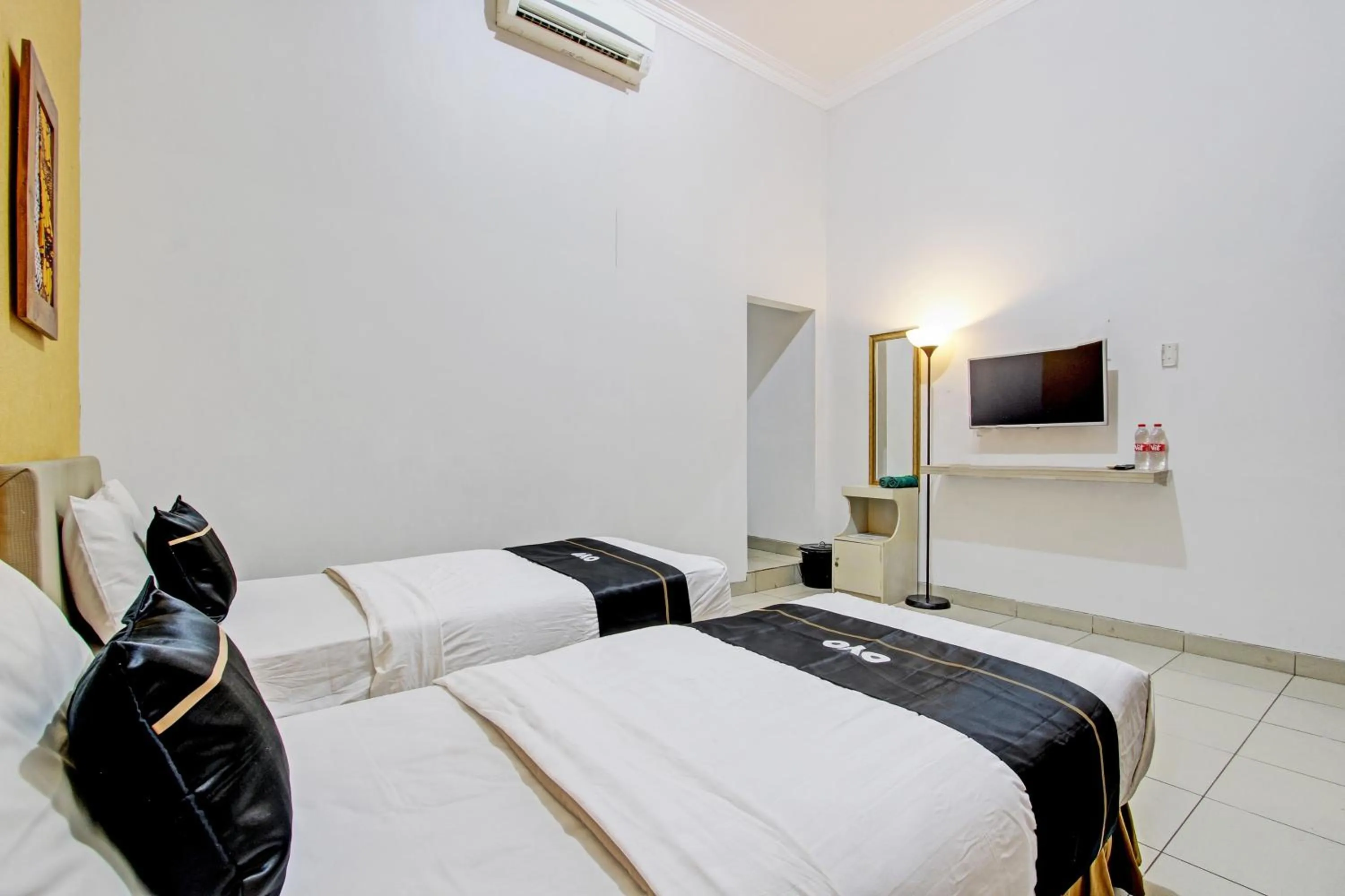 Bedroom in Super OYO Capital O 93240 Candra Dewi Hotel