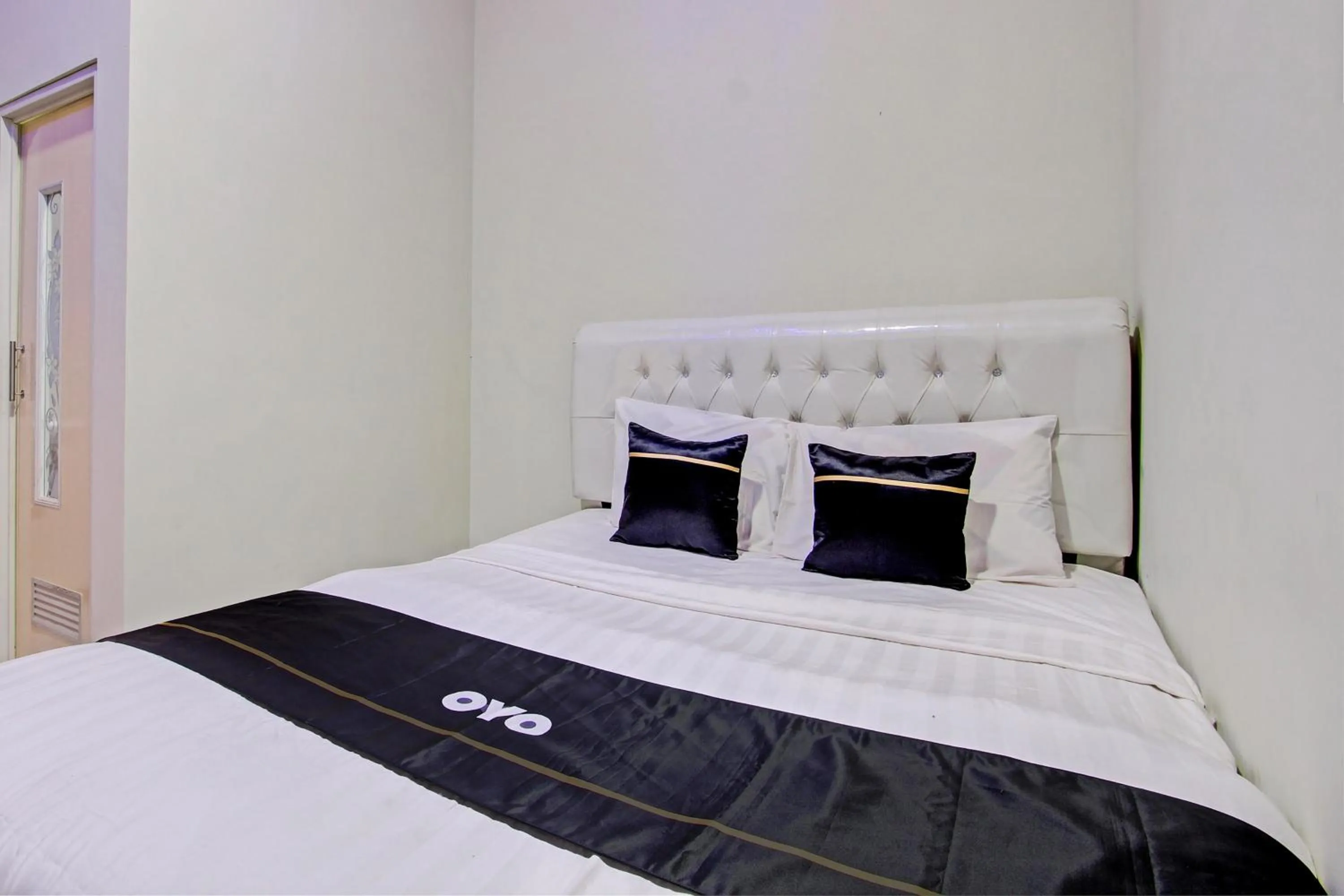 Bedroom in Capital O 93244 Angkasa Inn