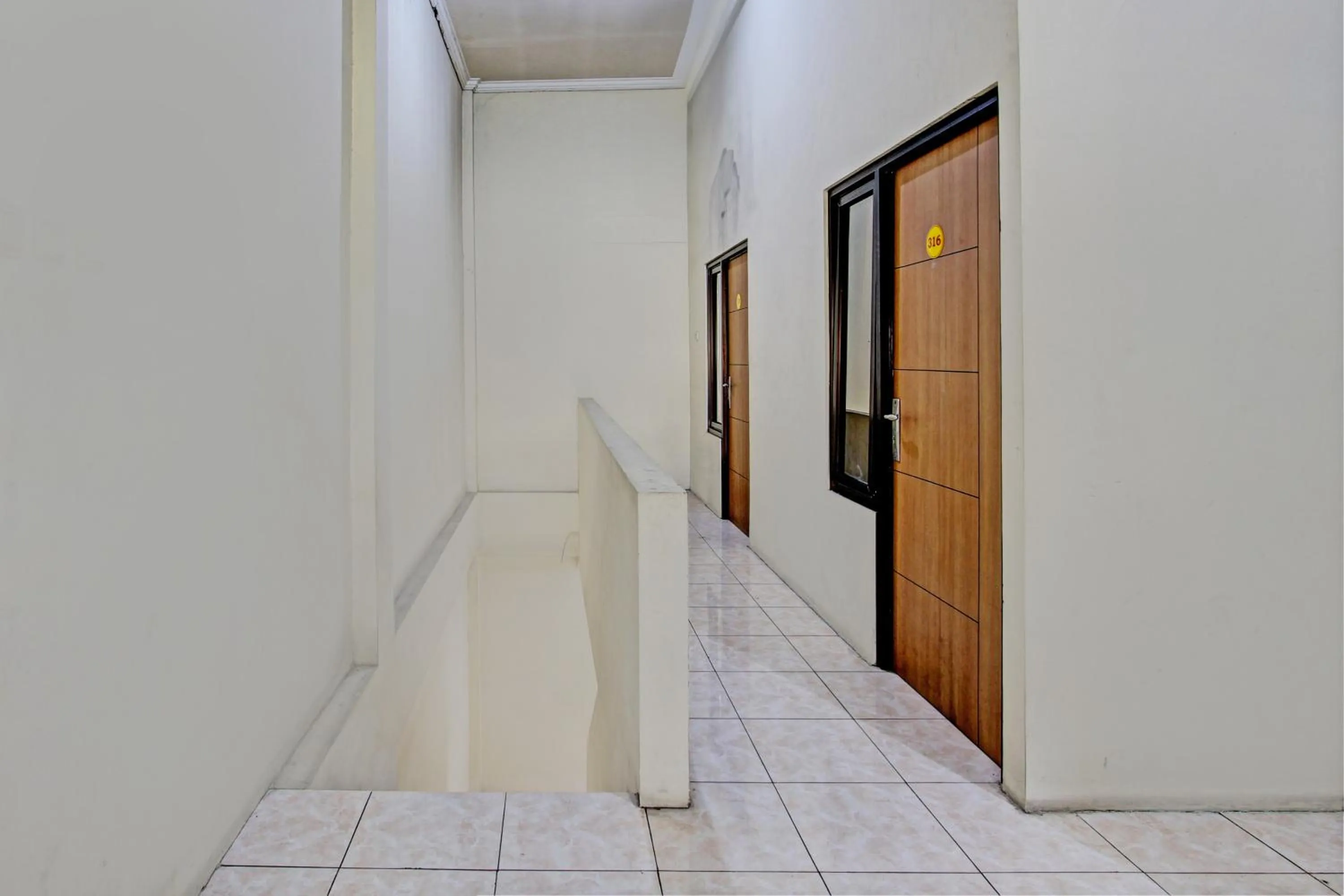 Lobby or reception in Capital O 93244 Angkasa Inn