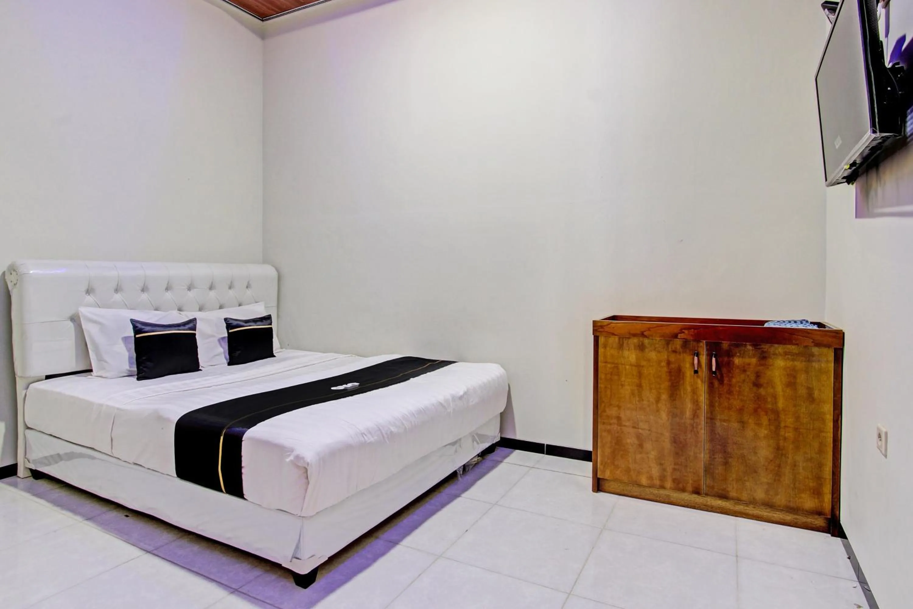 Bedroom in Capital O 93244 Angkasa Inn