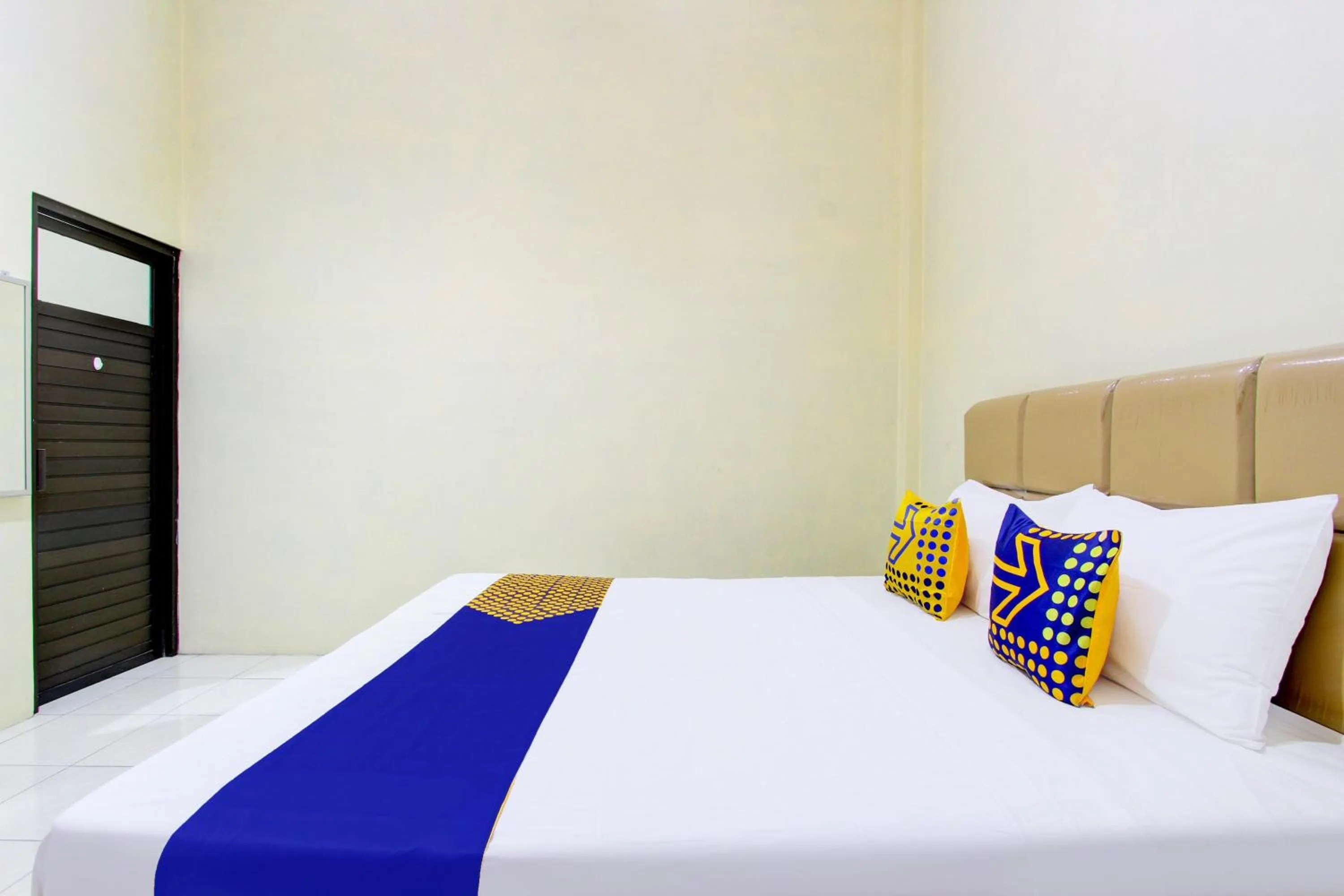 Bedroom, Bed in Hotel O Guest House Mulia Dua Syariah