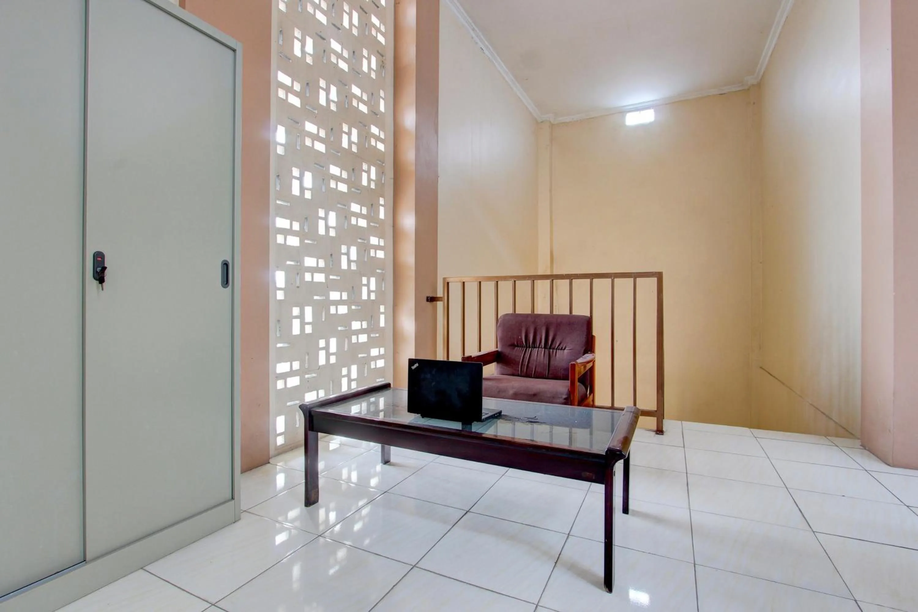 Lobby or reception, Bed in Hotel O Guest House Mulia Dua Syariah