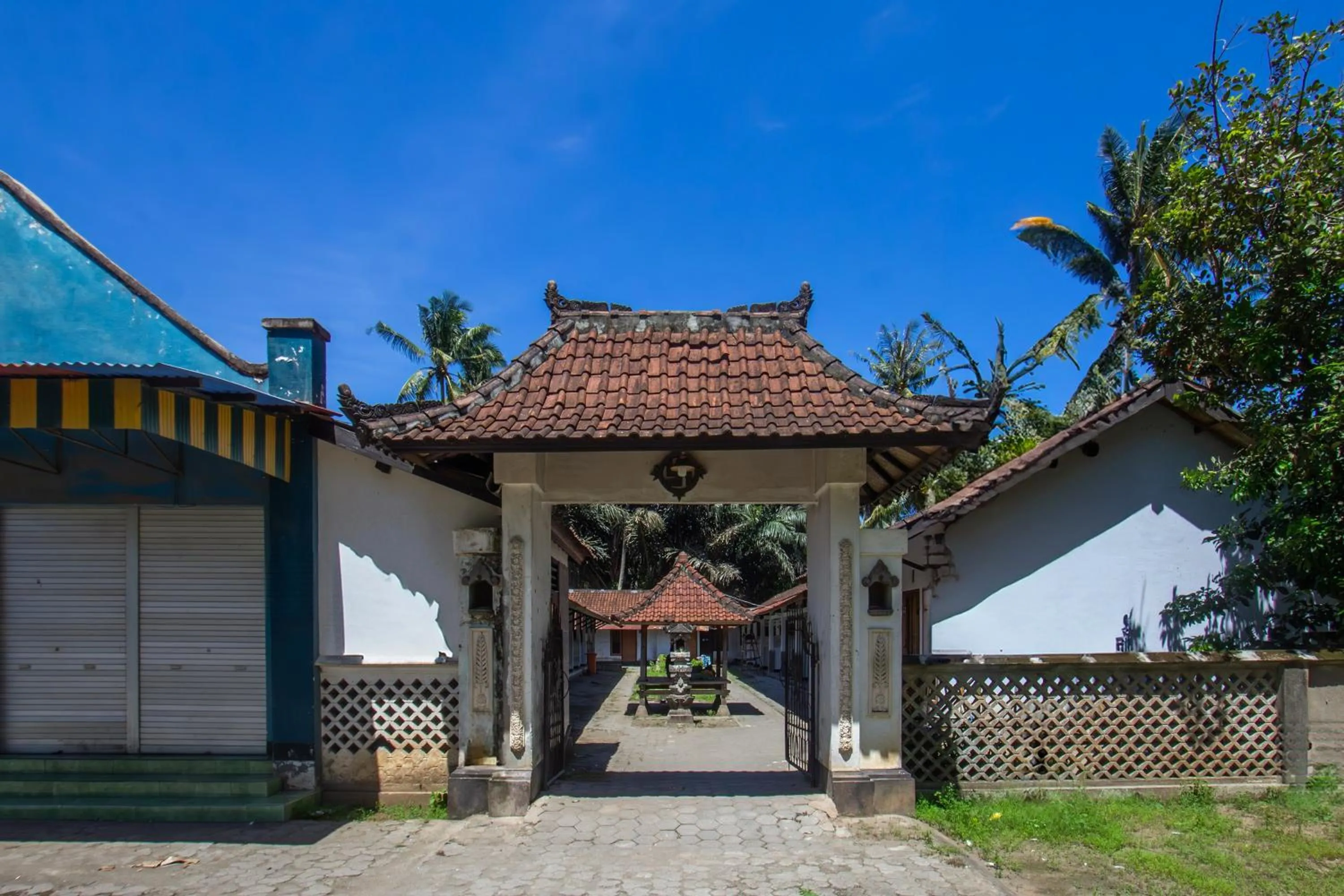 Facade/entrance in Hotel O Kanditha Homestay Near Lombok Exotic Sentral Oleh-oleh